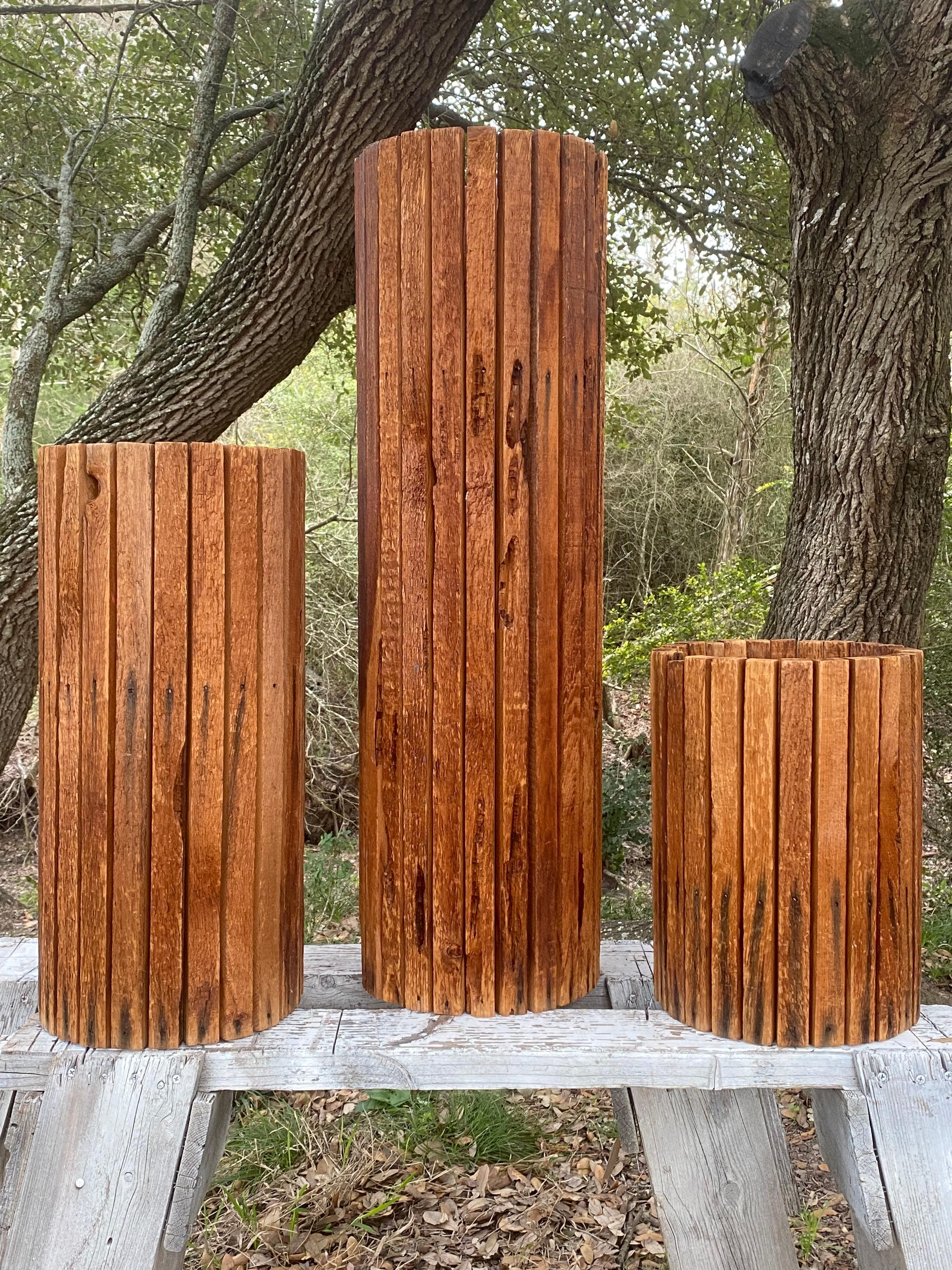 Americano Fioriere / piedistalli in legno a doghe in stile Midcentury Modern, set da 3 in vendita