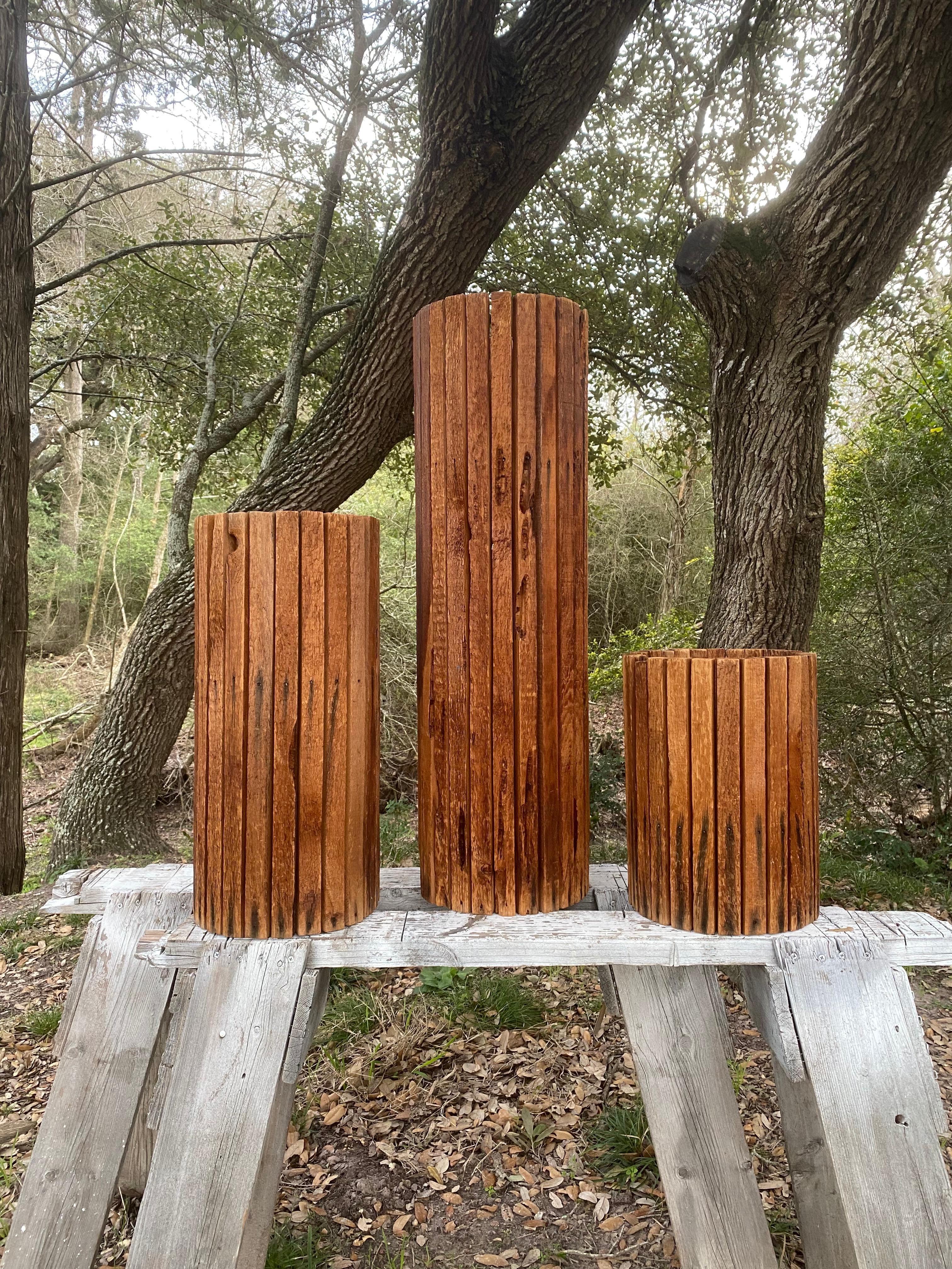 Legno Fioriere / piedistalli in legno a doghe in stile Midcentury Modern, set da 3 in vendita