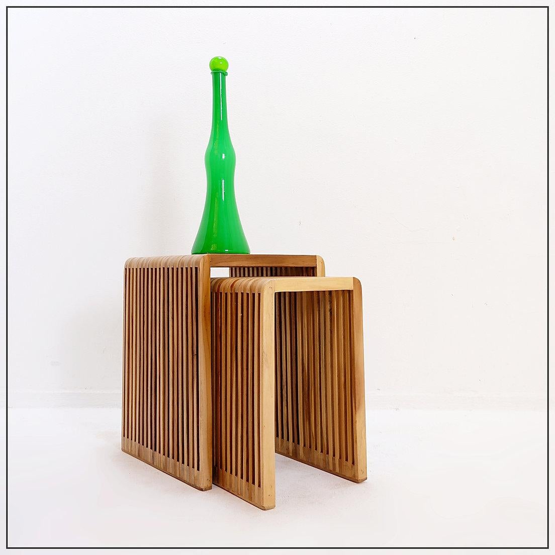 Lattenrost Wood Nesting Tables
Contemporary - Beistelltische
Maße: 34x35cm H:45,5 - 25x35cm H:40,5cm 
MATERIAL : Holz