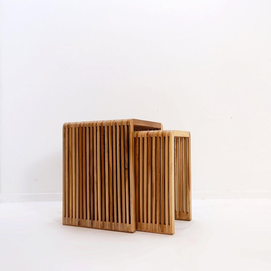 Lattenrost Wood Nesting Tables (21. Jahrhundert und zeitgenössisch) im Angebot