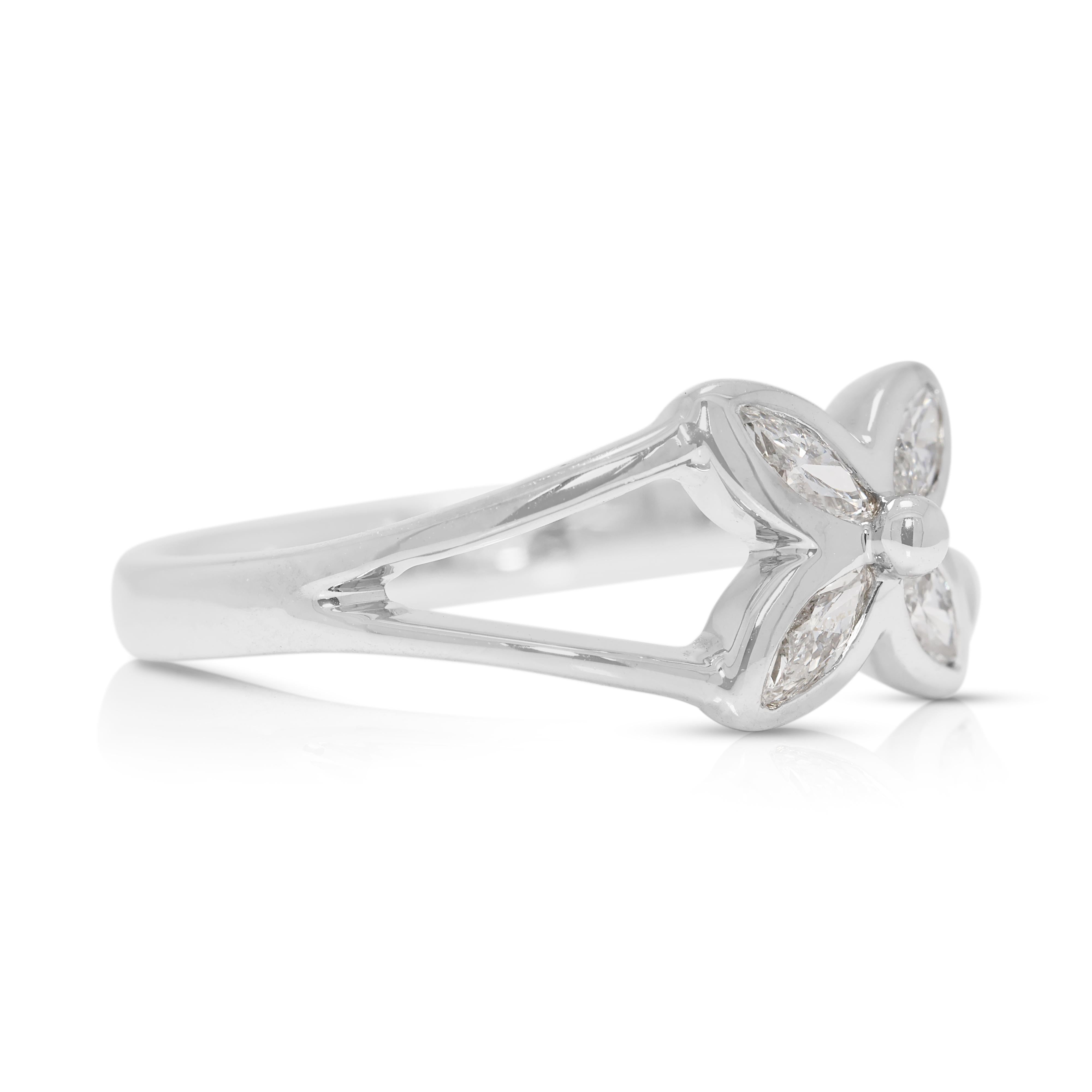 Elegante anello a petalo con diamante naturale marquise da 0,12 carati in oro bianco 18 carati In condizioni ottime in vendita a רמת גן, IL