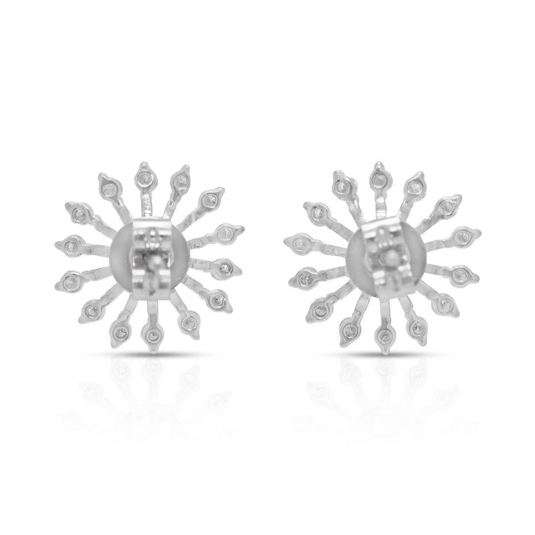 Eleganti orecchini a perno in oro bianco 18 carati con diamante naturale da 0,64 ct. in vendita 1