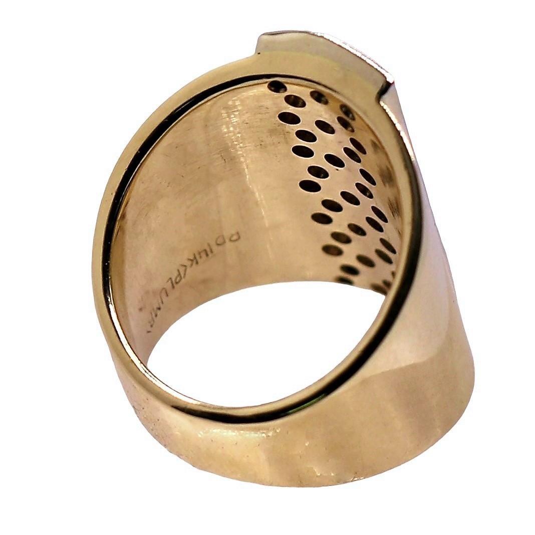 Sleek Modern Gold Band with Diamond Pave' Set Center In Good Condition In Palm Beach, FL