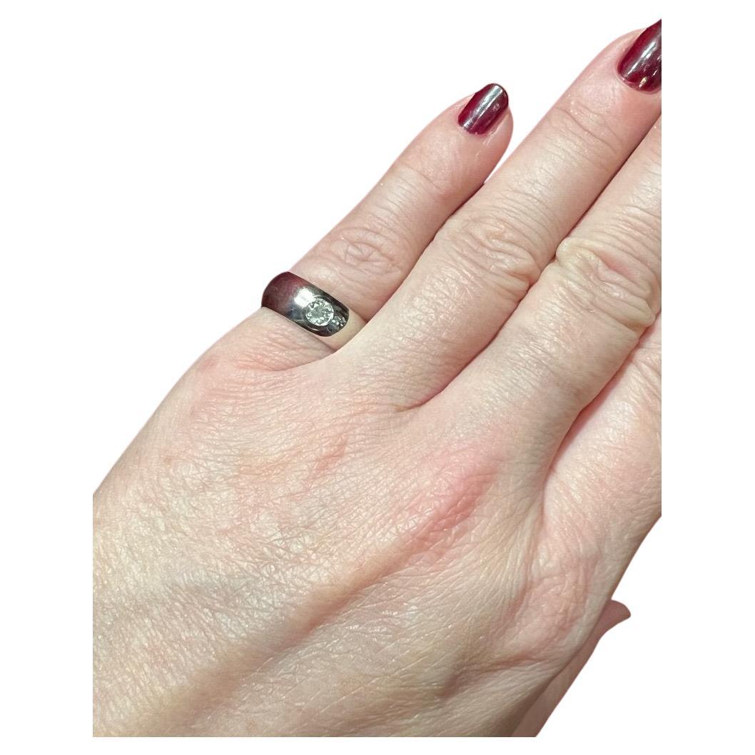 Sleek 18K Gold Diamond Band Ring – Bezel / Gypsy-Set Diamond Approx. 0.20 ct For Sale