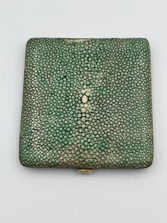 Elegante pitillera Art Decó de los años 30 con interior dorado