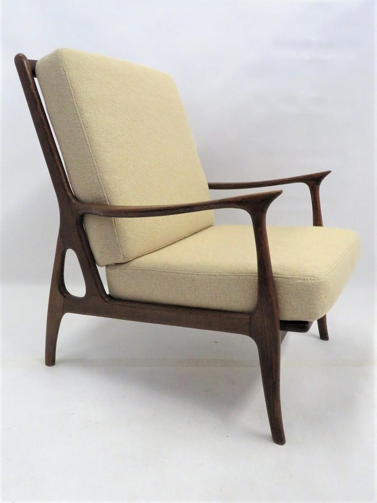 Turned Sleek 1950s Italian Modern Armchair Danish Modern Style For Sale