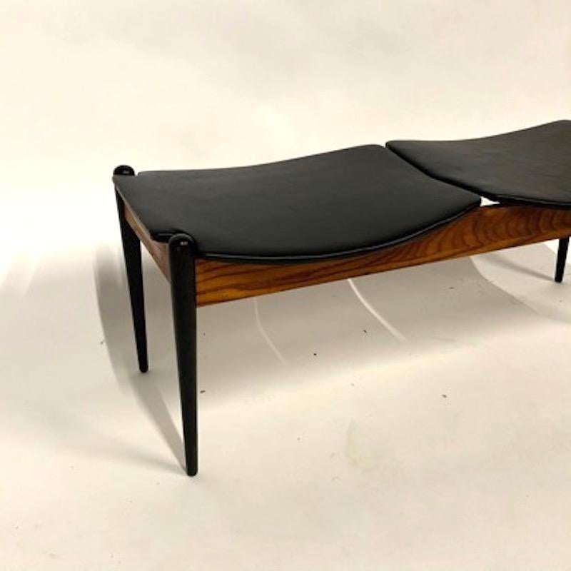 Sleek 1960s 2-Seat John Stuart Upholstered Bench in Naugahyde with Ebonized Legs In Good Condition In Hudson, NY