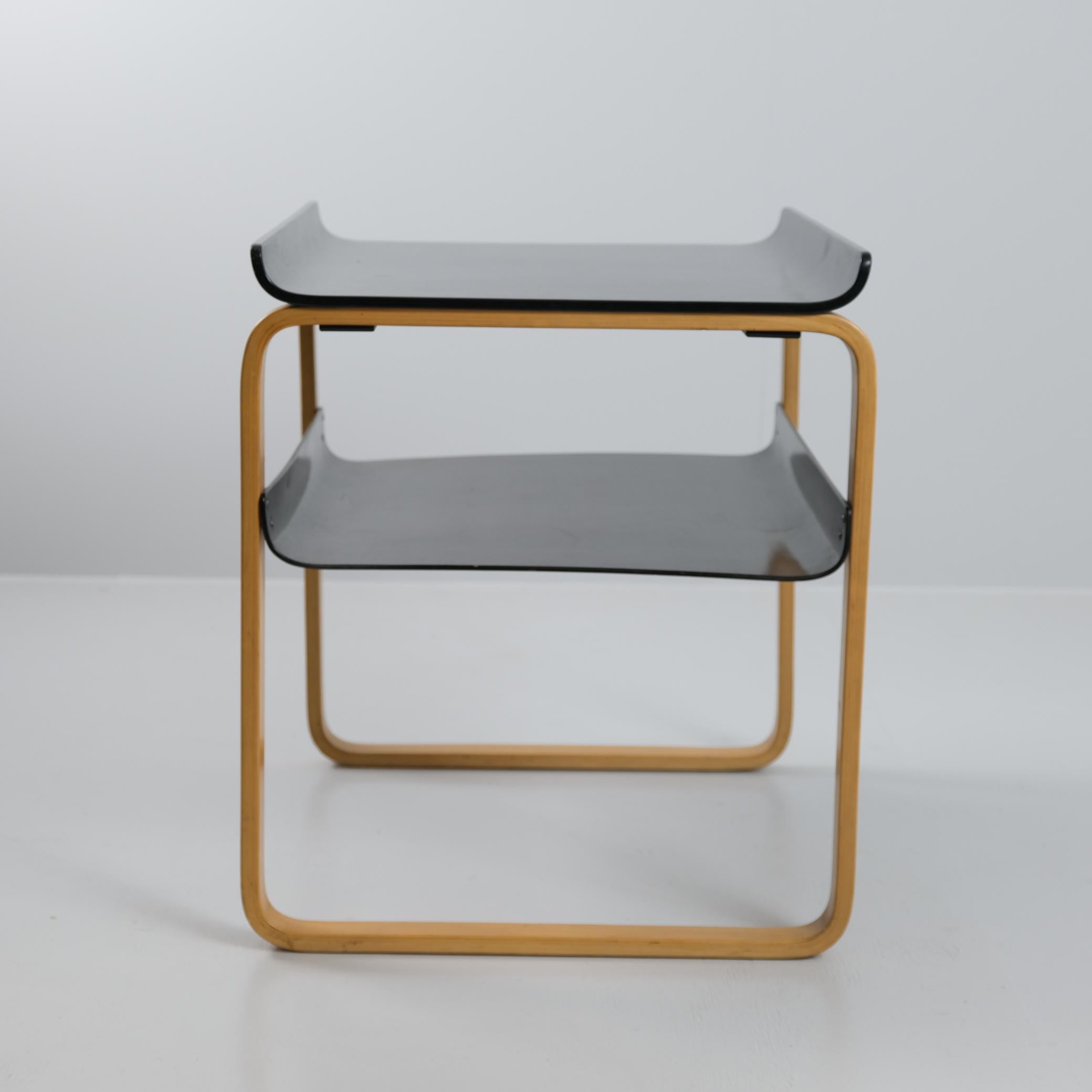 Finlandais Table d'appoint / à revues élégante d'Alvar Aalto+Aalto modèle. 75, noir et bouleau, Artek années 1960 en vente