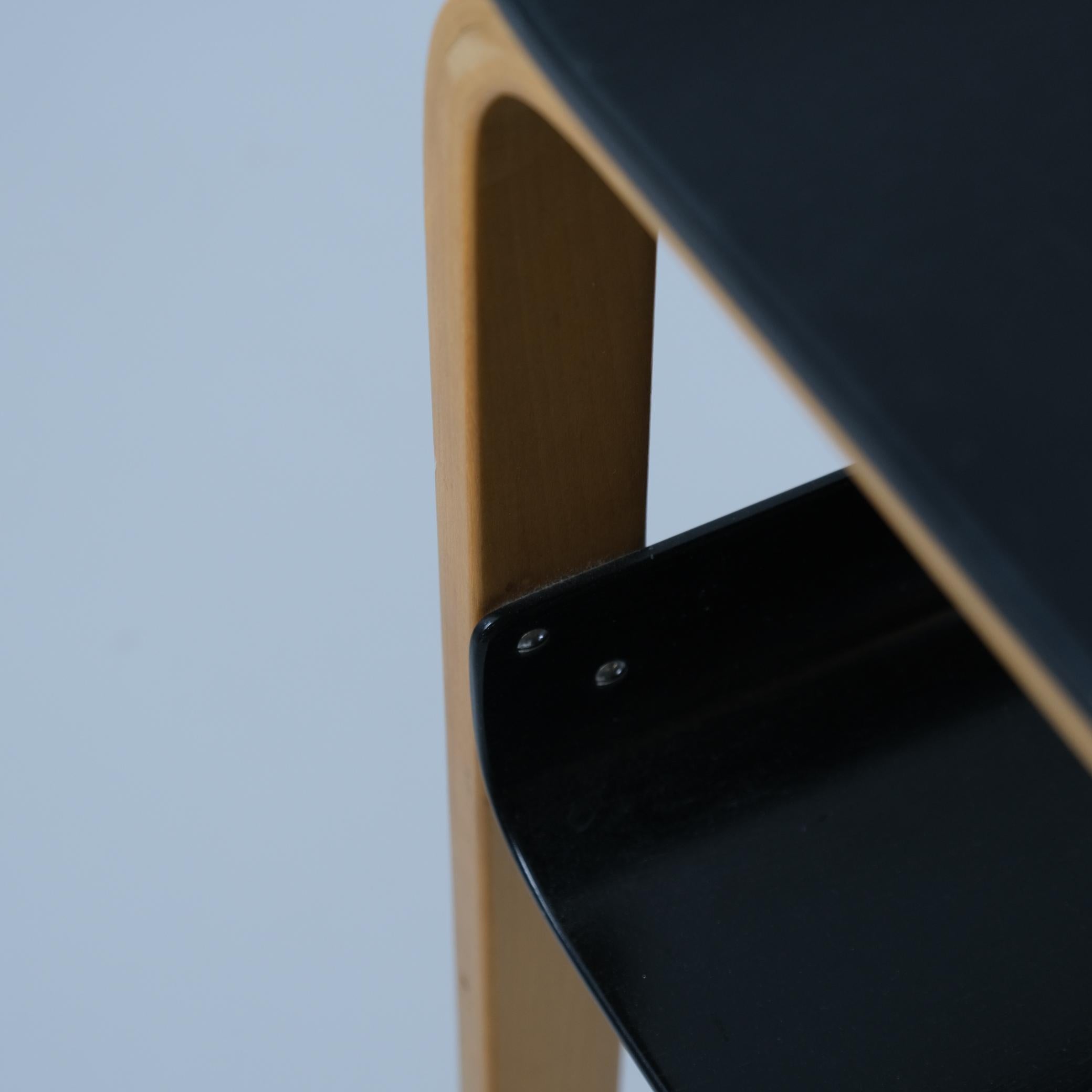 Bouleau Table d'appoint / à revues élégante d'Alvar Aalto+Aalto modèle. 75, noir et bouleau, Artek années 1960 en vente