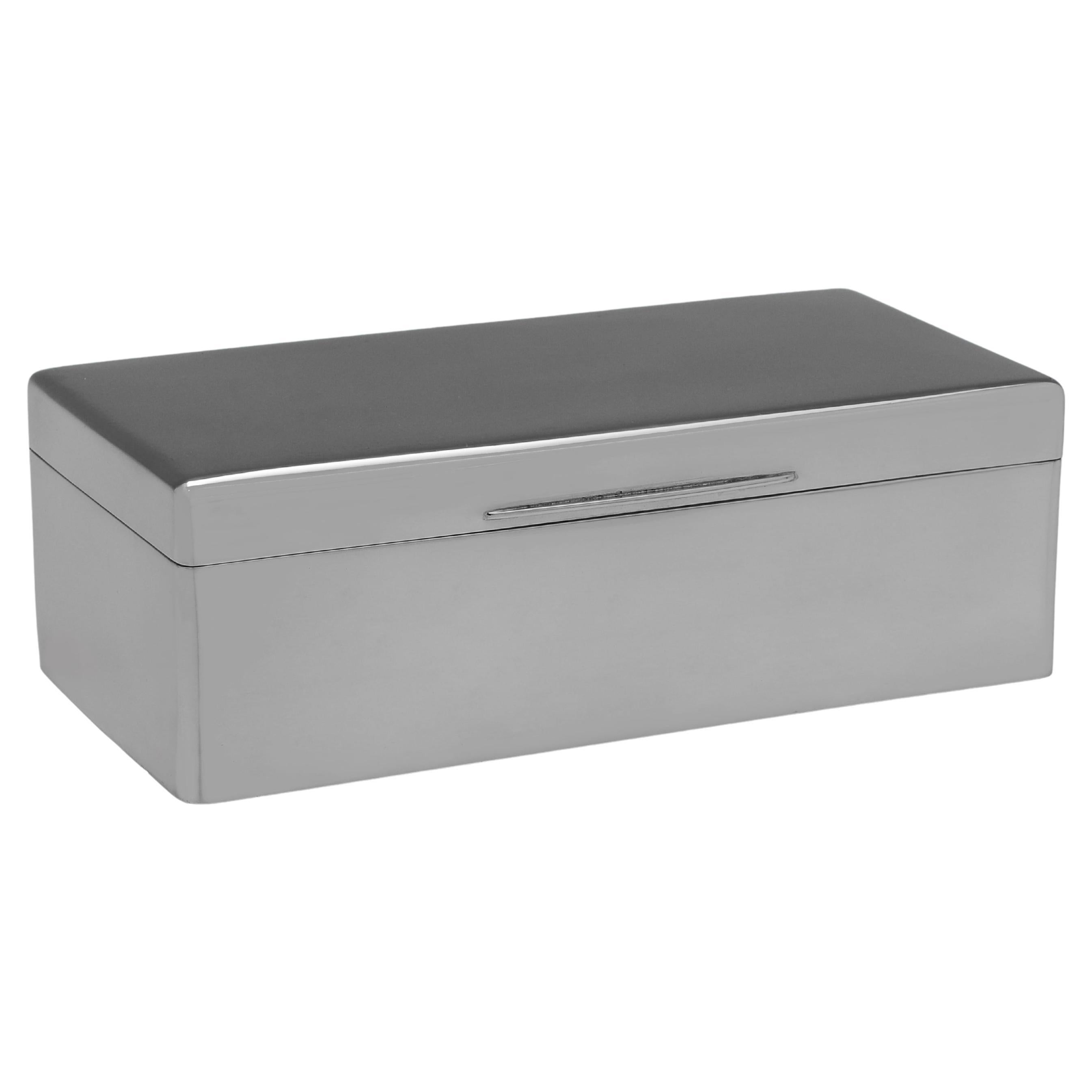 Sleek Art Deco Sterling Silver Cigarette Box by Cohen 
Charles, 1922 For Sale