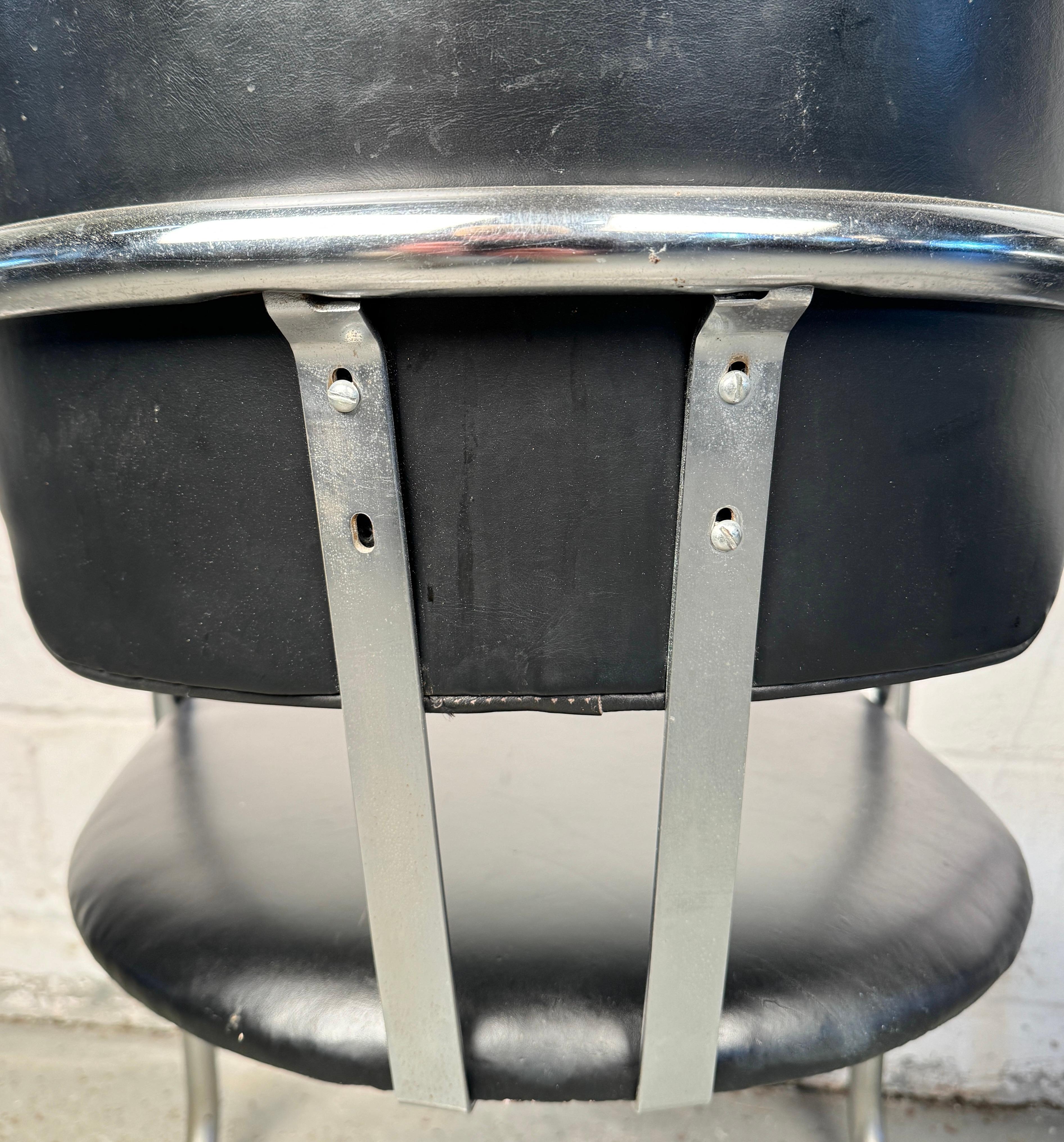 Ensemble de tables B10 du Bauhaus par Marcel Breuer en vente 6