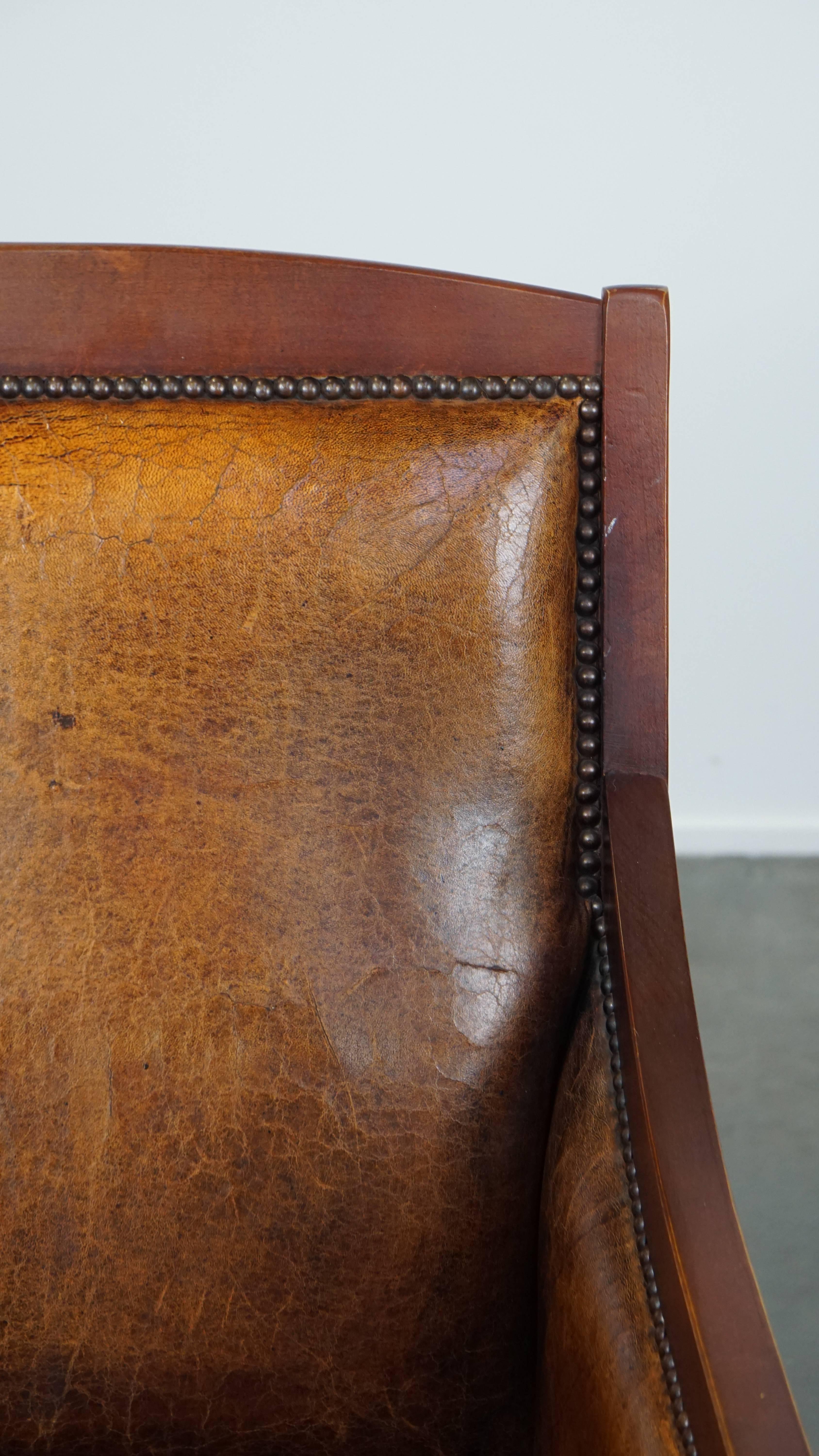 Sleek, beautiful sheepskin leather and wood vintage Art Deco design armchair For Sale 4
