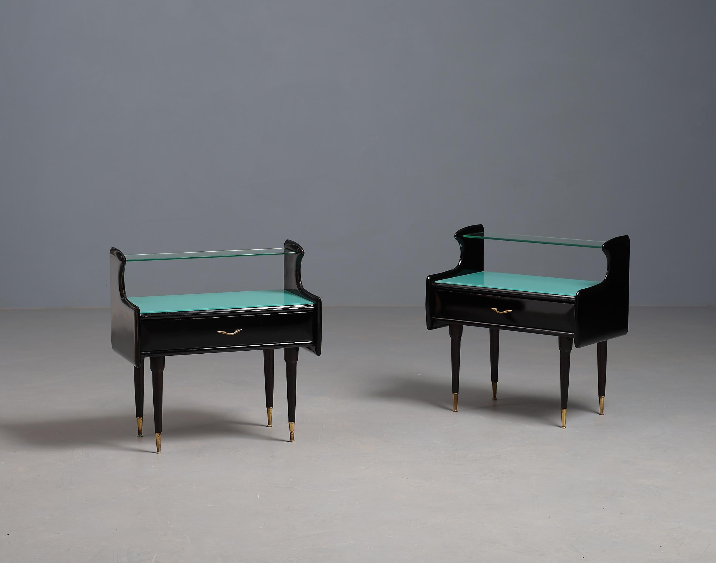 Tables de nuit italiennes noires élégantes avec détails en émeraude - années 1950 en vente 2