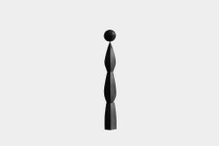 Escultura elegante de madera maciza negra, NONO's Art, Still Stand No82