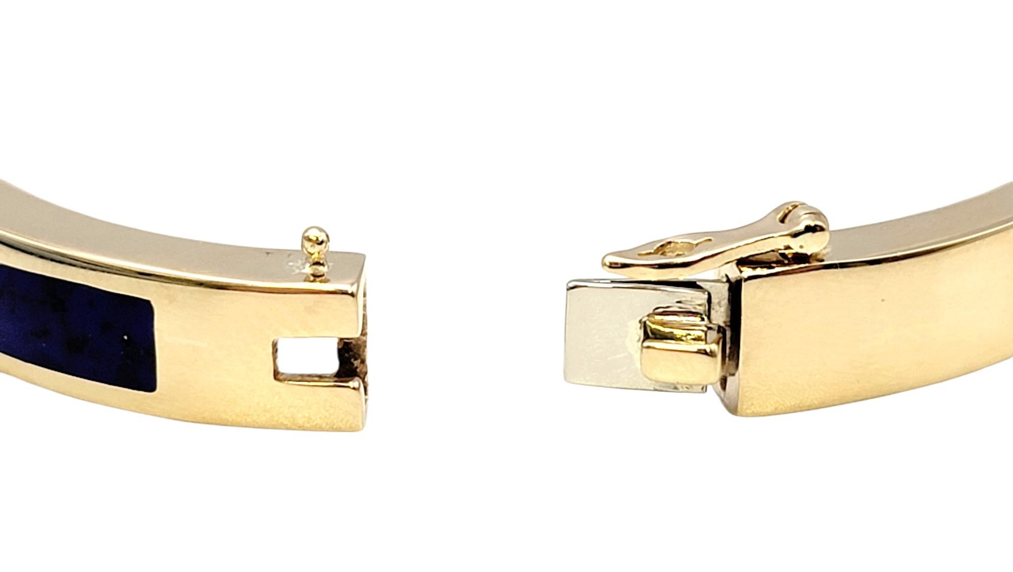 Armreif mit Scharnier aus 14 Karat Gelbgold mit blauem Lapislazuli-Intarsien 1