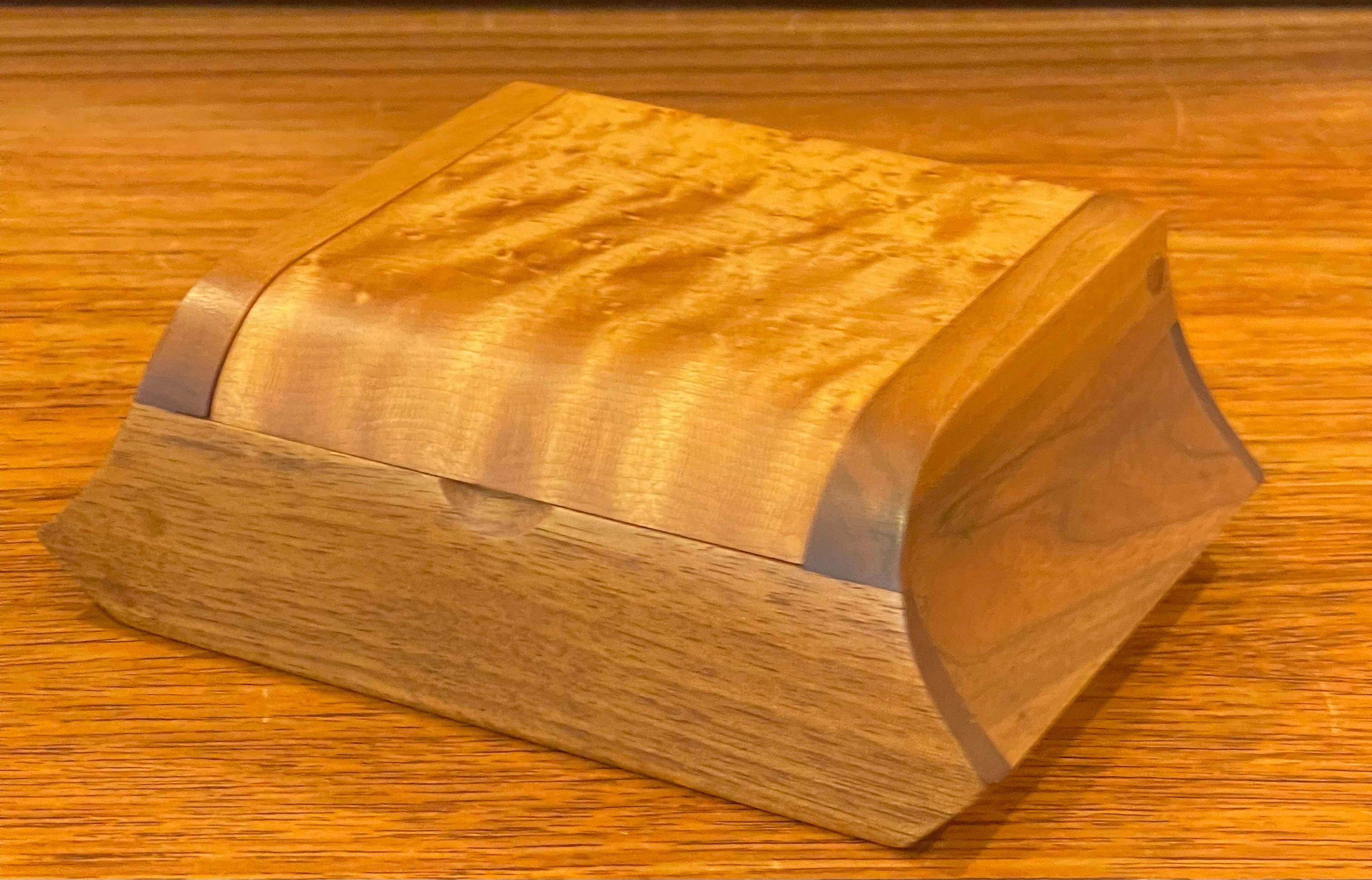 Sleek Burl & Walnut Petite Jewelry Box For Sale 5