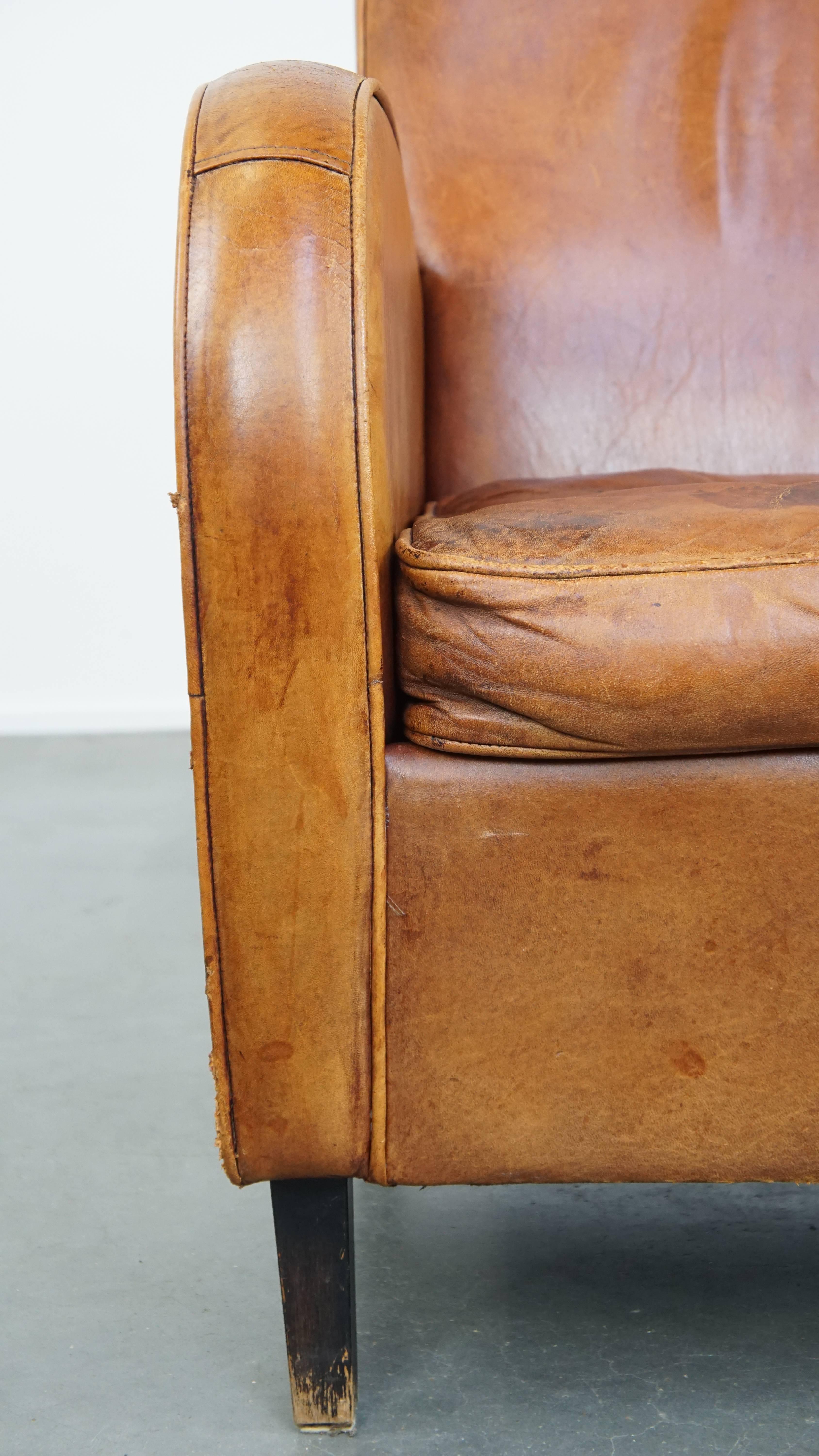 Elegantes, charakteristisches Schafsfell Design Sessel in schönen warmen Cognac Farben im Angebot 3