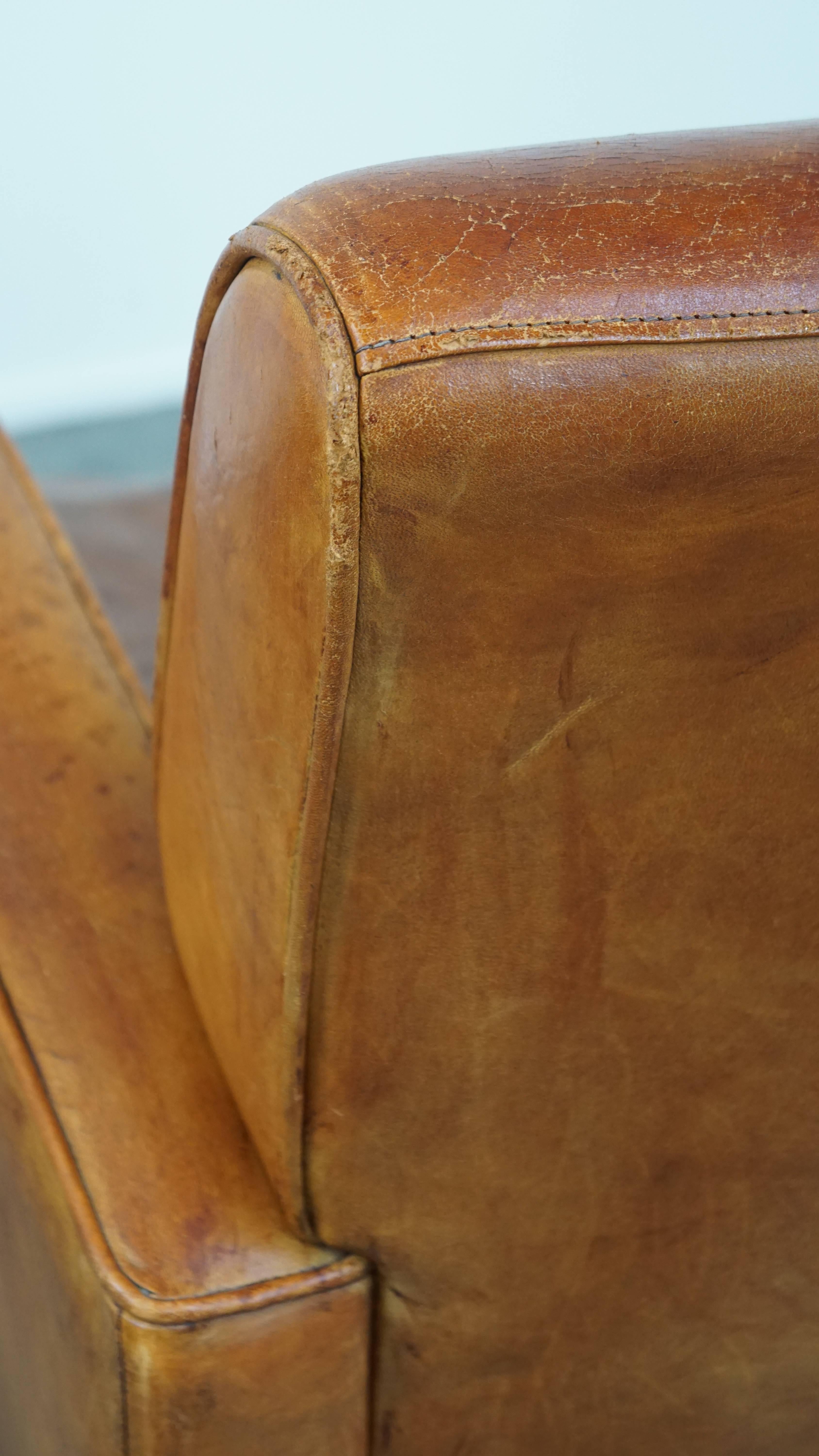 Elegantes, charakteristisches Schafsfell Design Sessel in schönen warmen Cognac Farben im Angebot 4