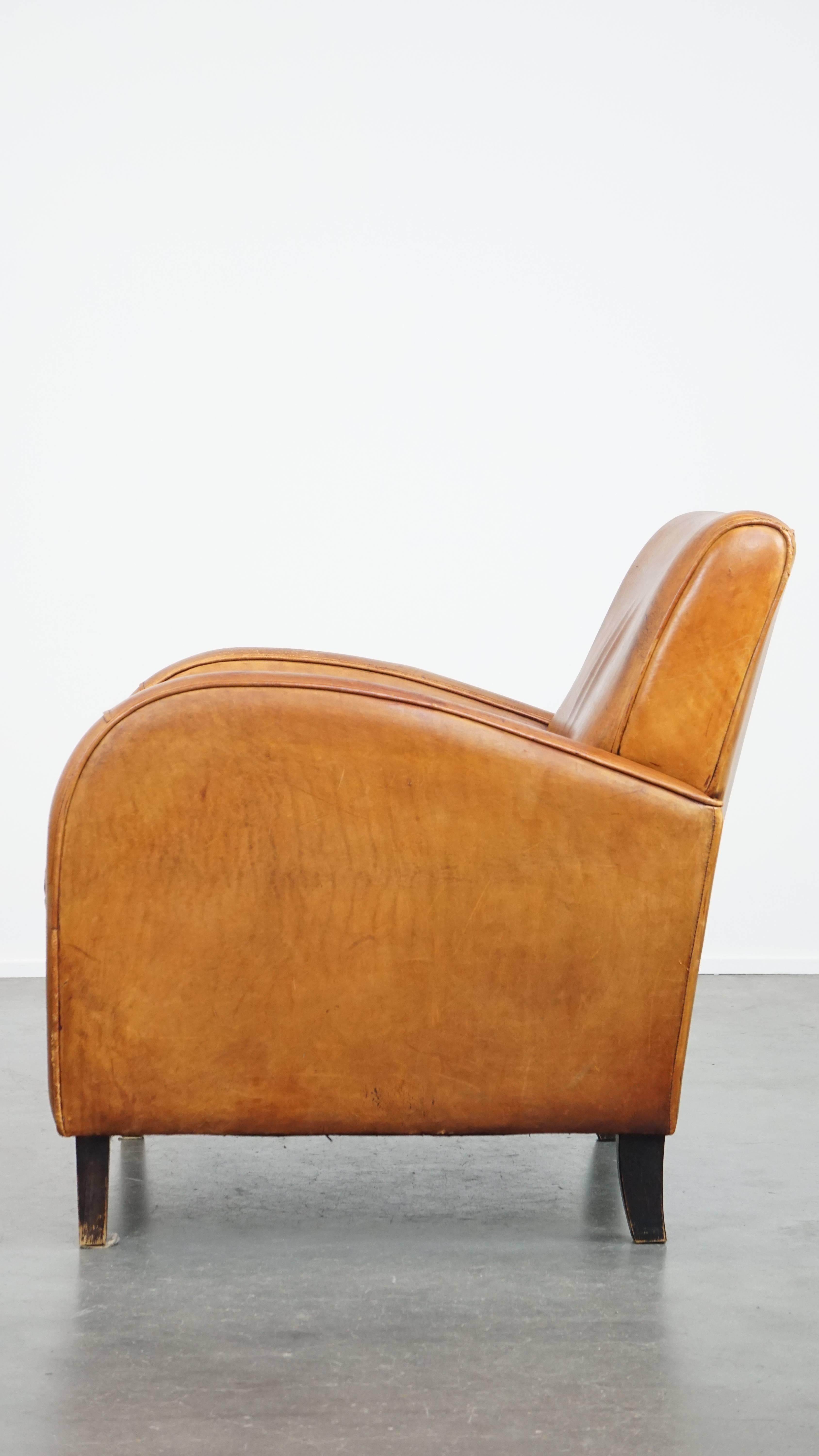 Elegantes, charakteristisches Schafsfell Design Sessel in schönen warmen Cognac Farben im Zustand „Relativ gut“ im Angebot in Harderwijk, NL