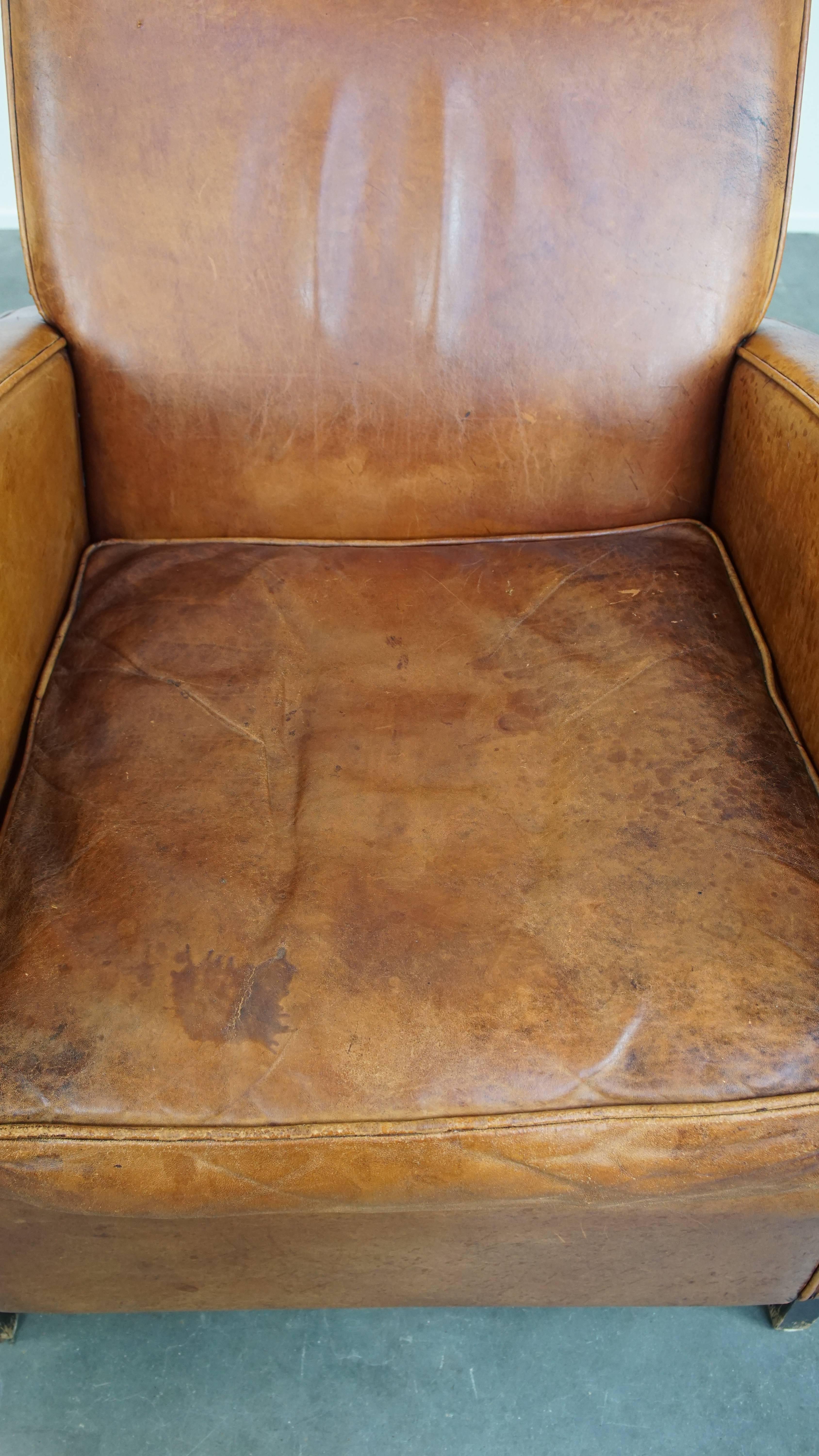 Elegantes, charakteristisches Schafsfell Design Sessel in schönen warmen Cognac Farben (21. Jahrhundert und zeitgenössisch) im Angebot