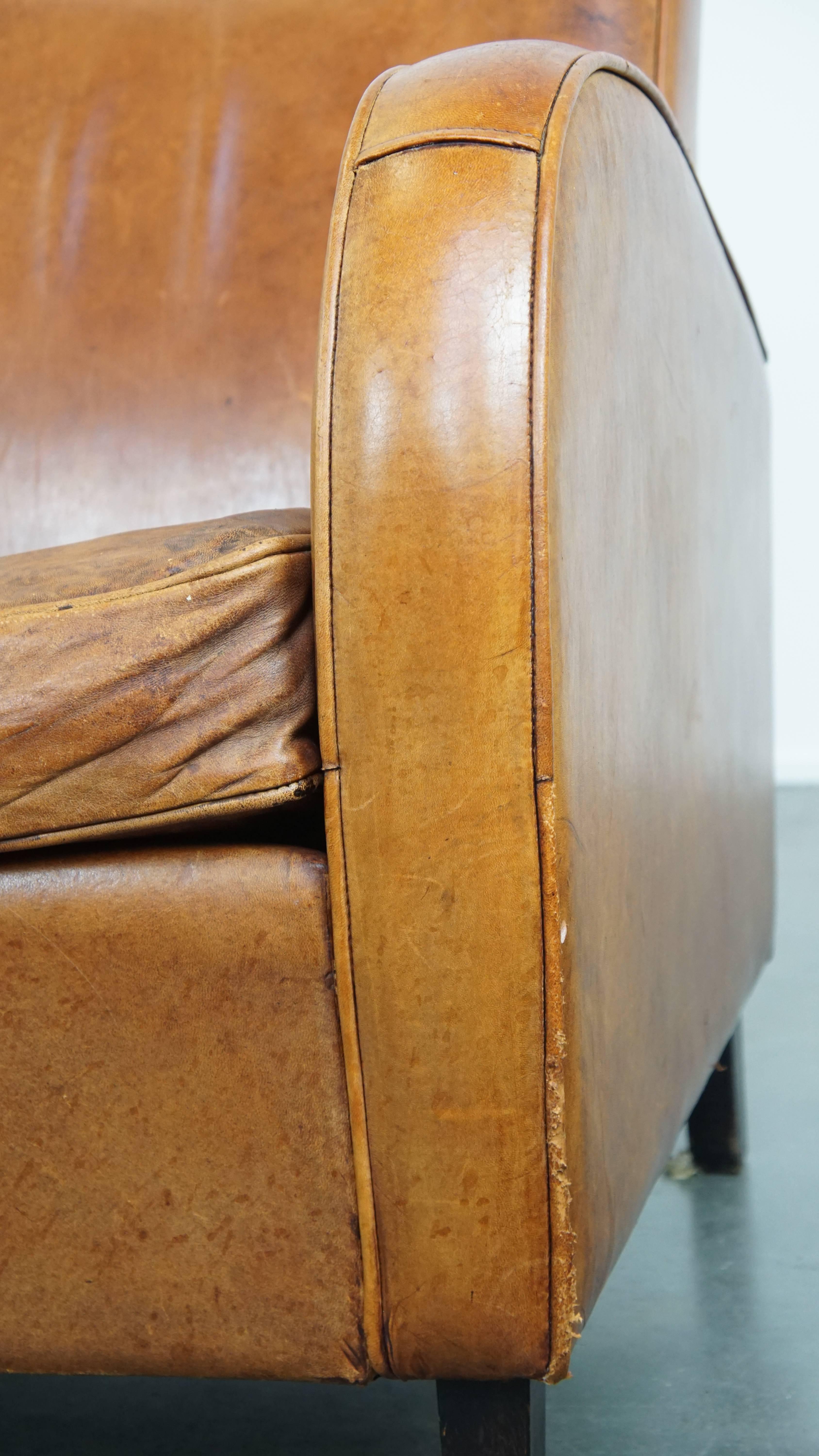 Elegantes, charakteristisches Schafsfell Design Sessel in schönen warmen Cognac Farben im Angebot 2