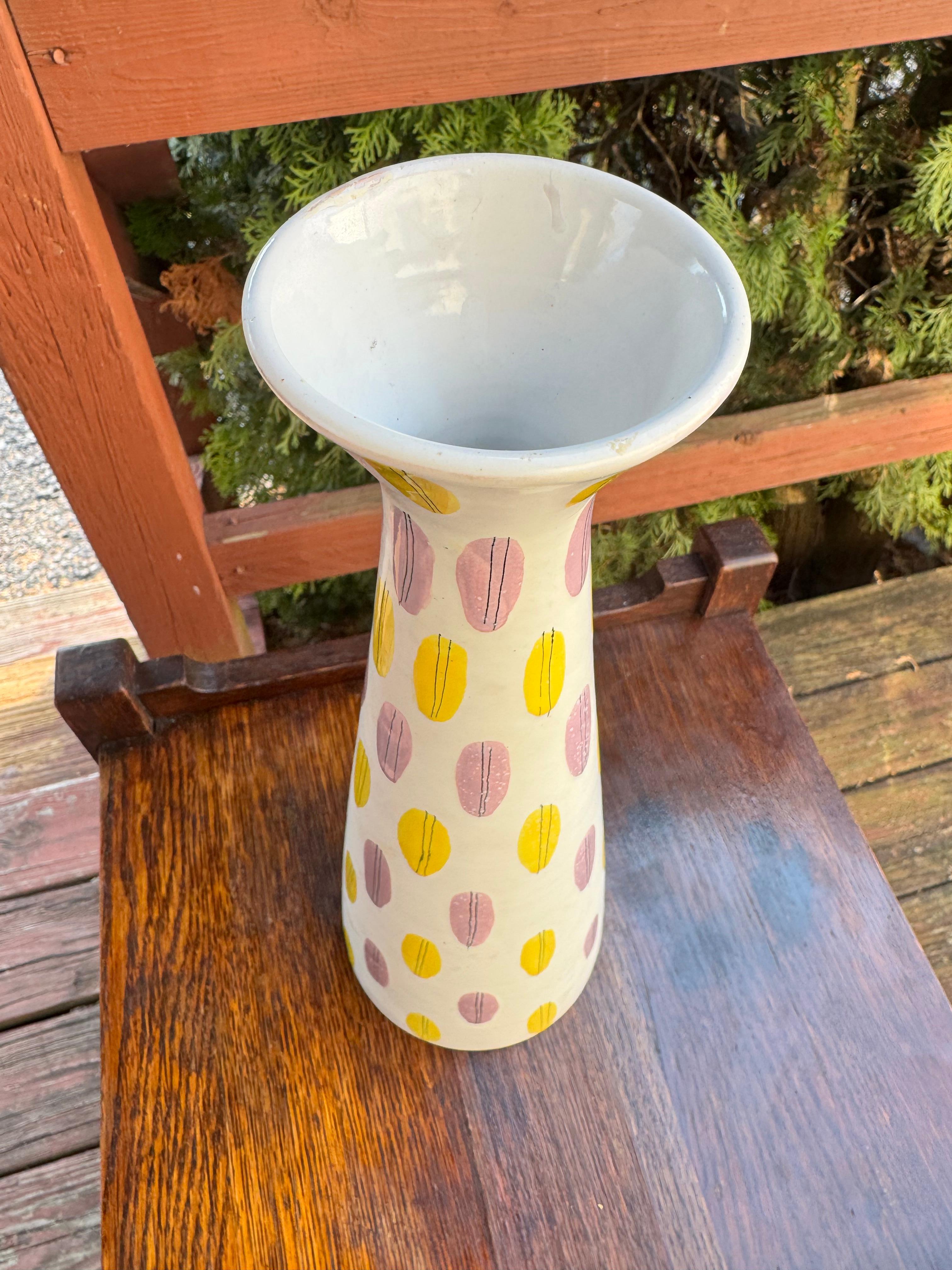 Schlichte, farbenfrohe Raymor Vase aus der Mitte des Jahrhunderts - W7492 A SALE   SALE 20% RABATT (amerikanisch) im Angebot