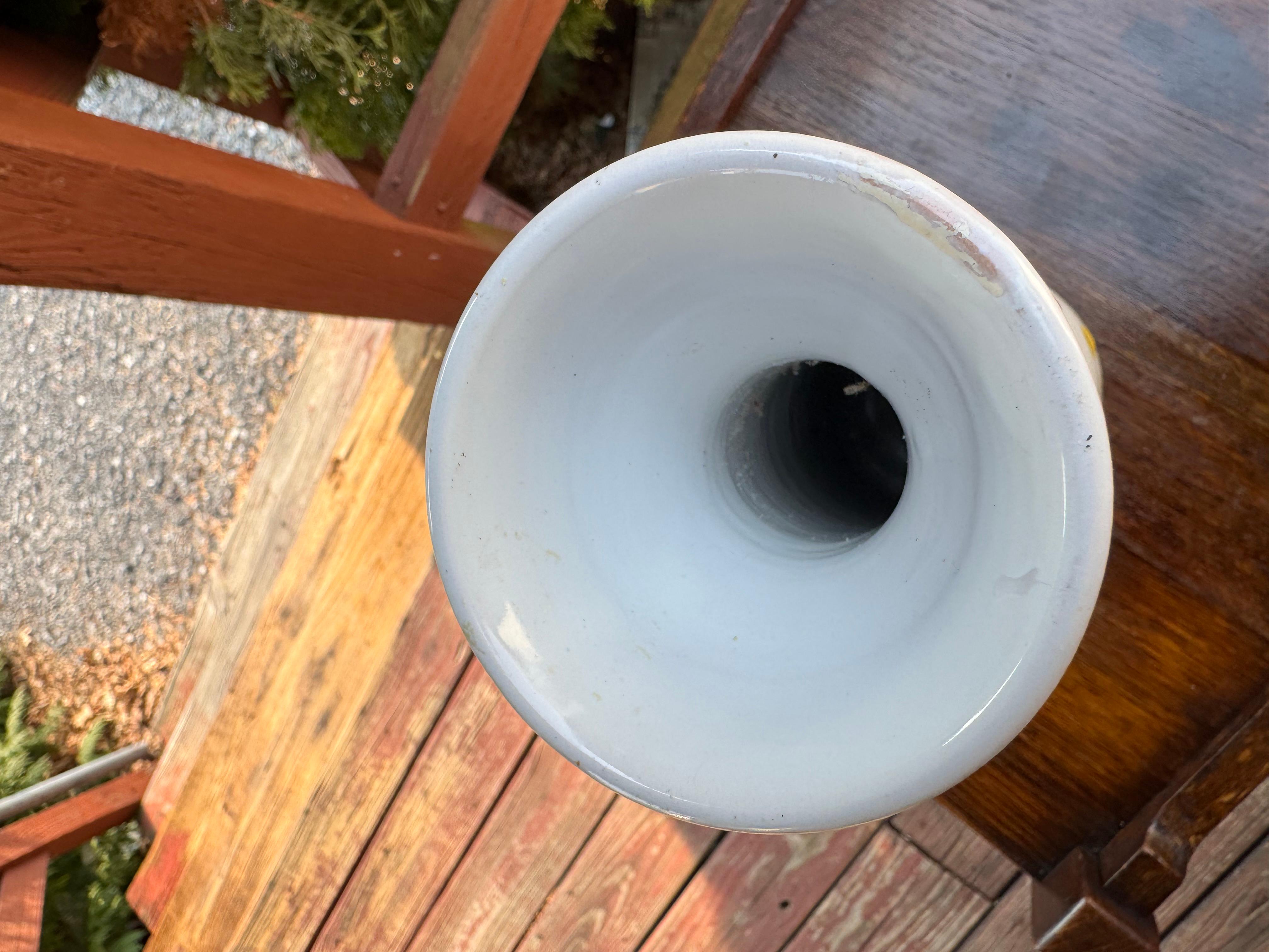 Schlichte, farbenfrohe Raymor Vase aus der Mitte des Jahrhunderts - W7492 A SALE   SALE 20% RABATT (Keramik) im Angebot