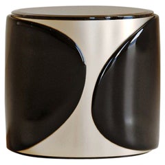 Contraste épuré : The Modern Elegance de la table de nuit Torres de JNK