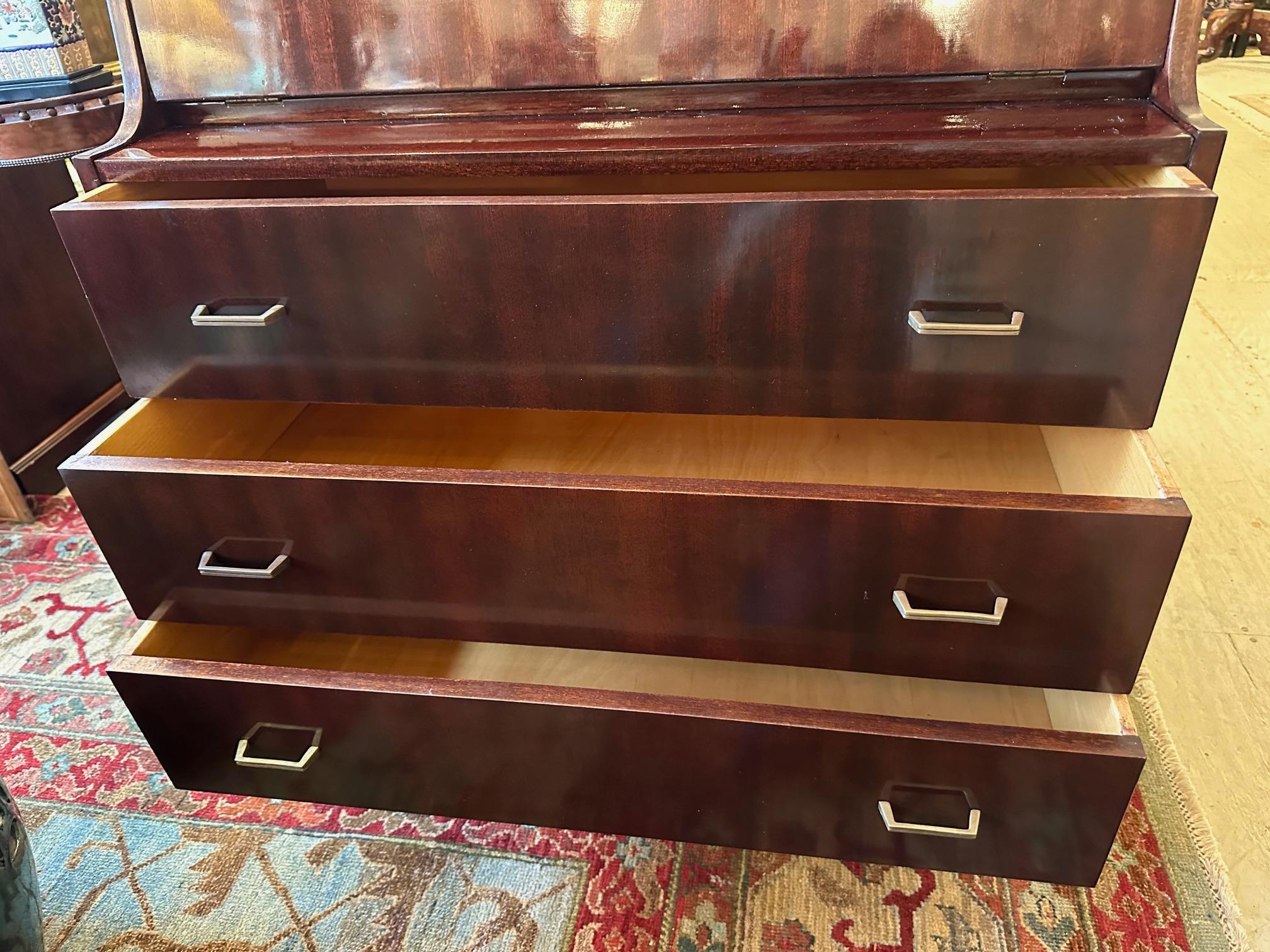 Elegante scrivania danese di design della metà del secolo moderno In condizioni buone in vendita a Hopewell, NJ