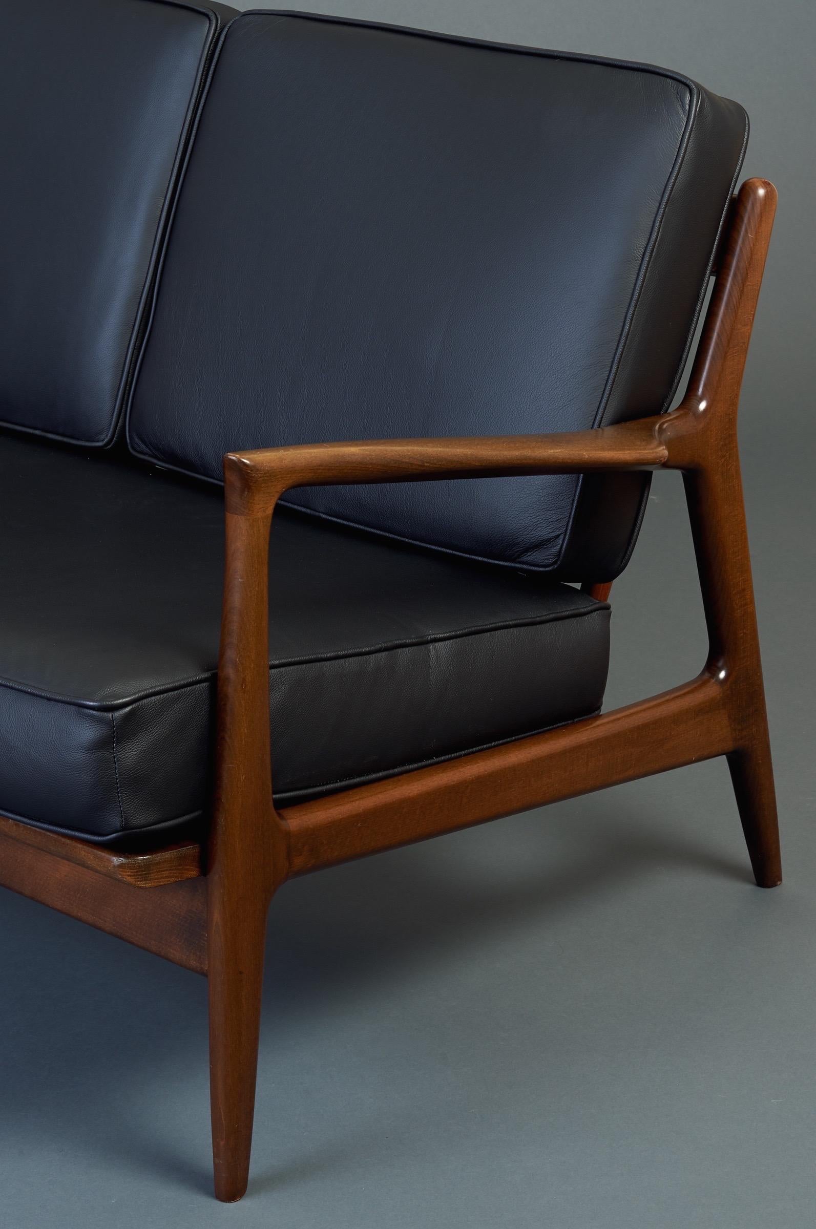 Sleek Danish Modern Sofa by Ib Kofod-Larsen in Teak and Black Leather, 1950s For Sale 1