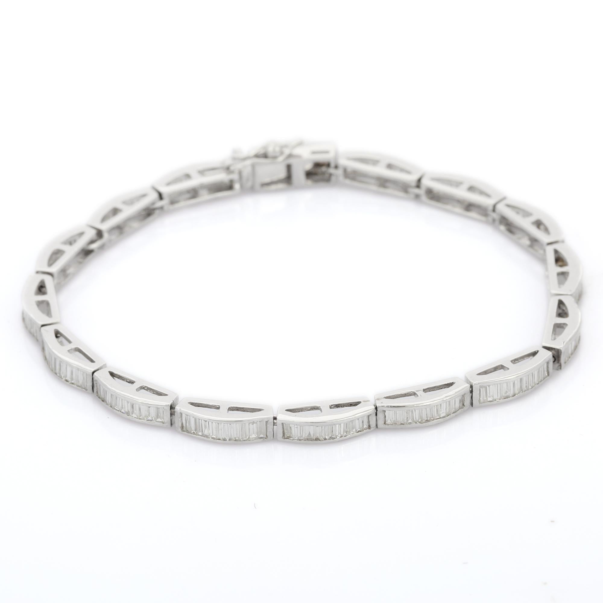 Artista Bracciale di fidanzamento con diamante baguette da 2,19 carati in oro bianco massiccio 18k in vendita