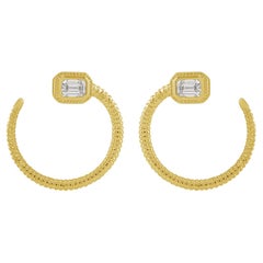 Elegantes aros de oro amarillo de 14k con textura de diamantes