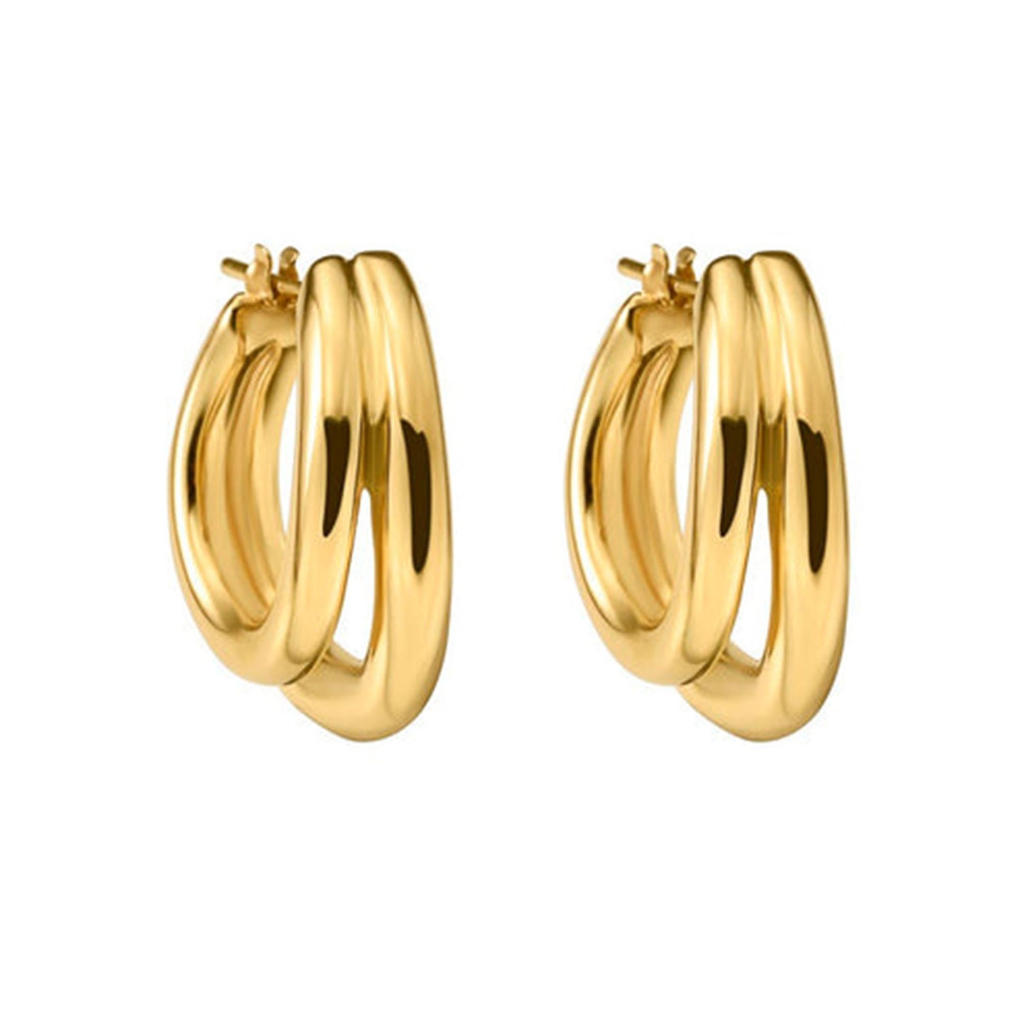 Rayonnez d'élégance avec les boucles d'oreilles Sleek Double Shine Curve en or jaune 14 carats. Ces superbes boucles d'oreilles sont méticuleusement fabriquées en or jaune 14 carats et présentent un design contemporain à double couche qui leur