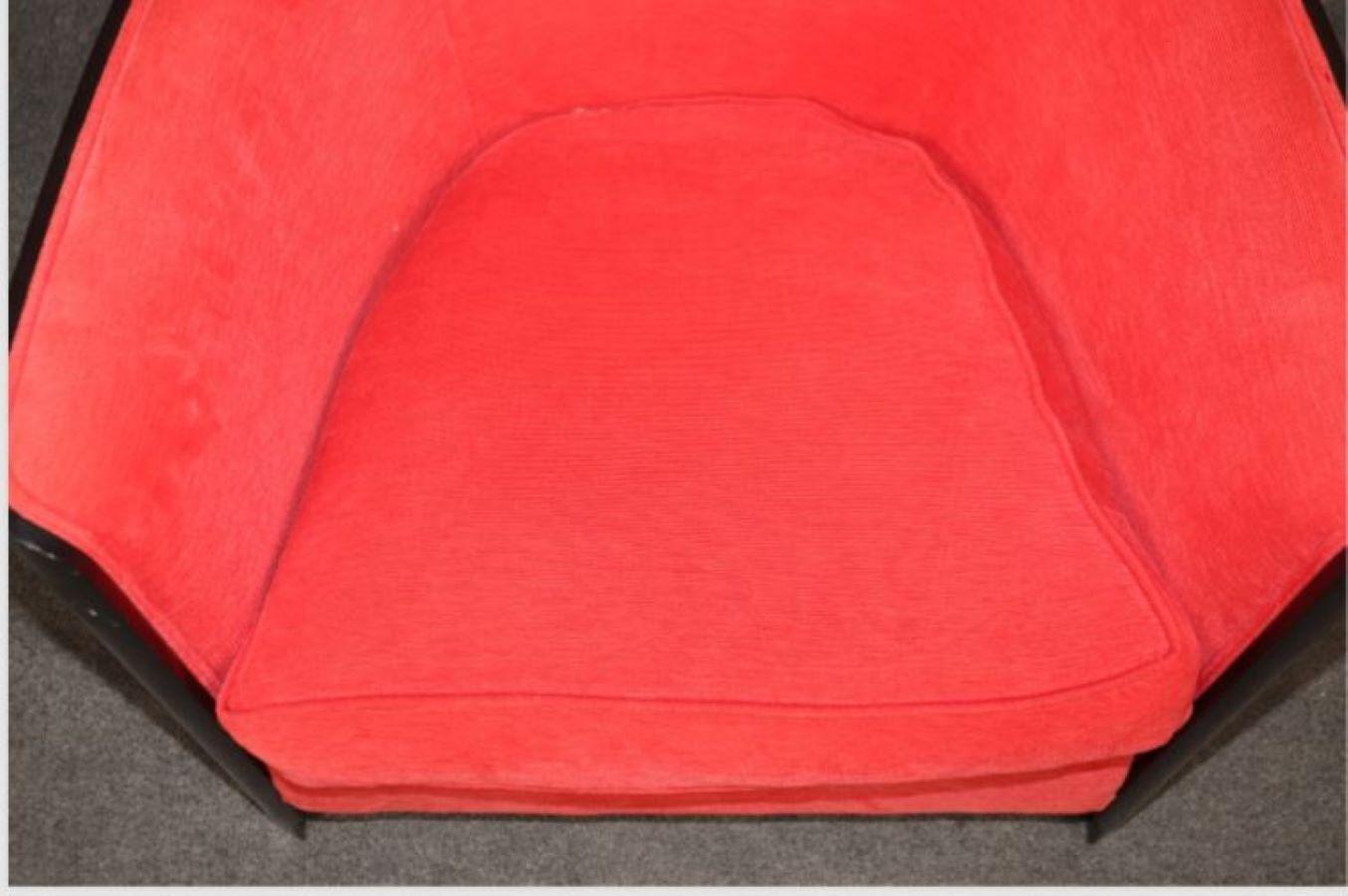 Sleek Pair of Ebonized Art Deco Club Chairs in Red Upholstery Circa 1930s Era In Good Condition For Sale In Swedesboro, NJ