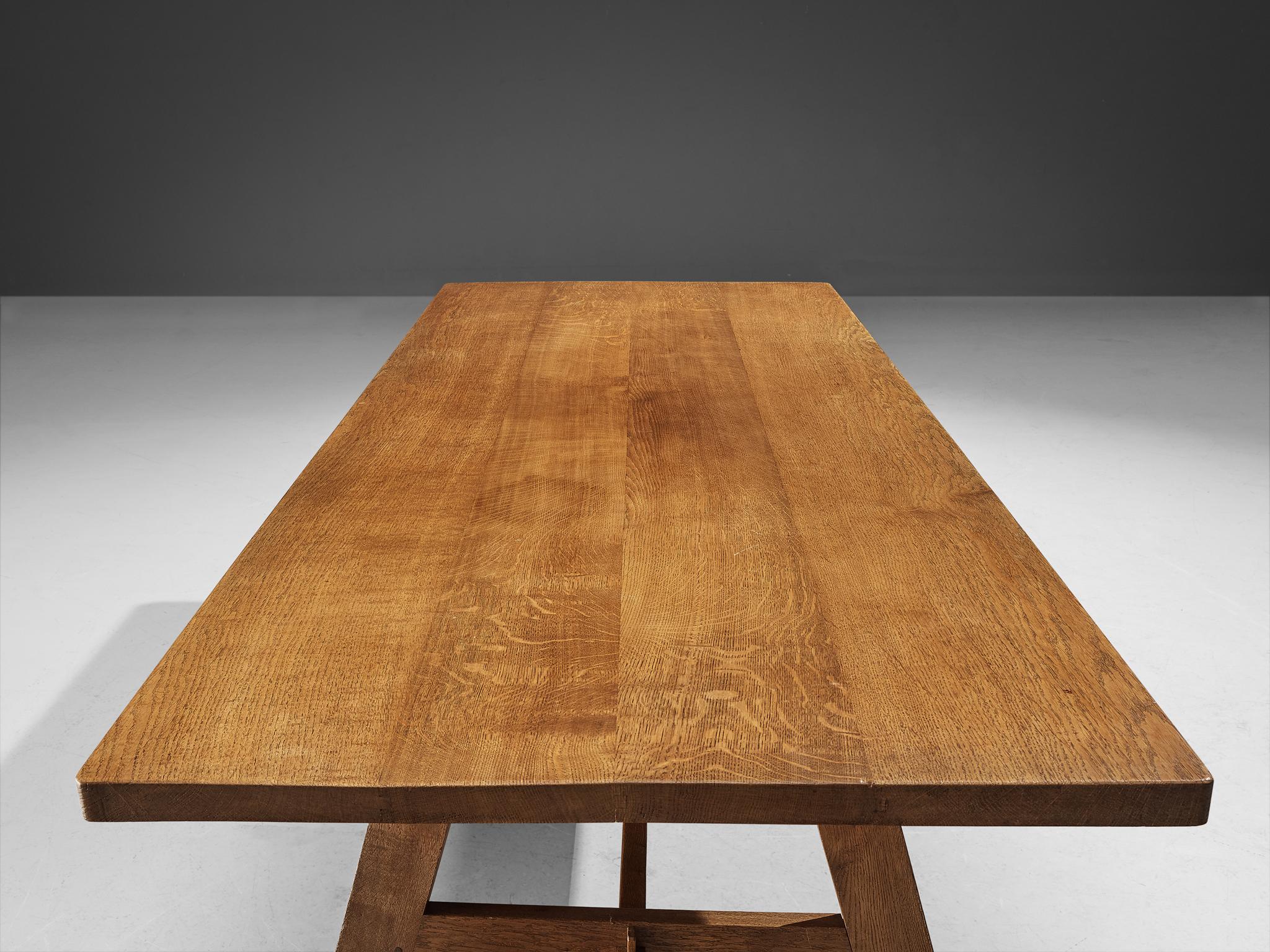 Sleek French Dining Table with Sculptural Base in Oak In Good Condition In Waalwijk, NL