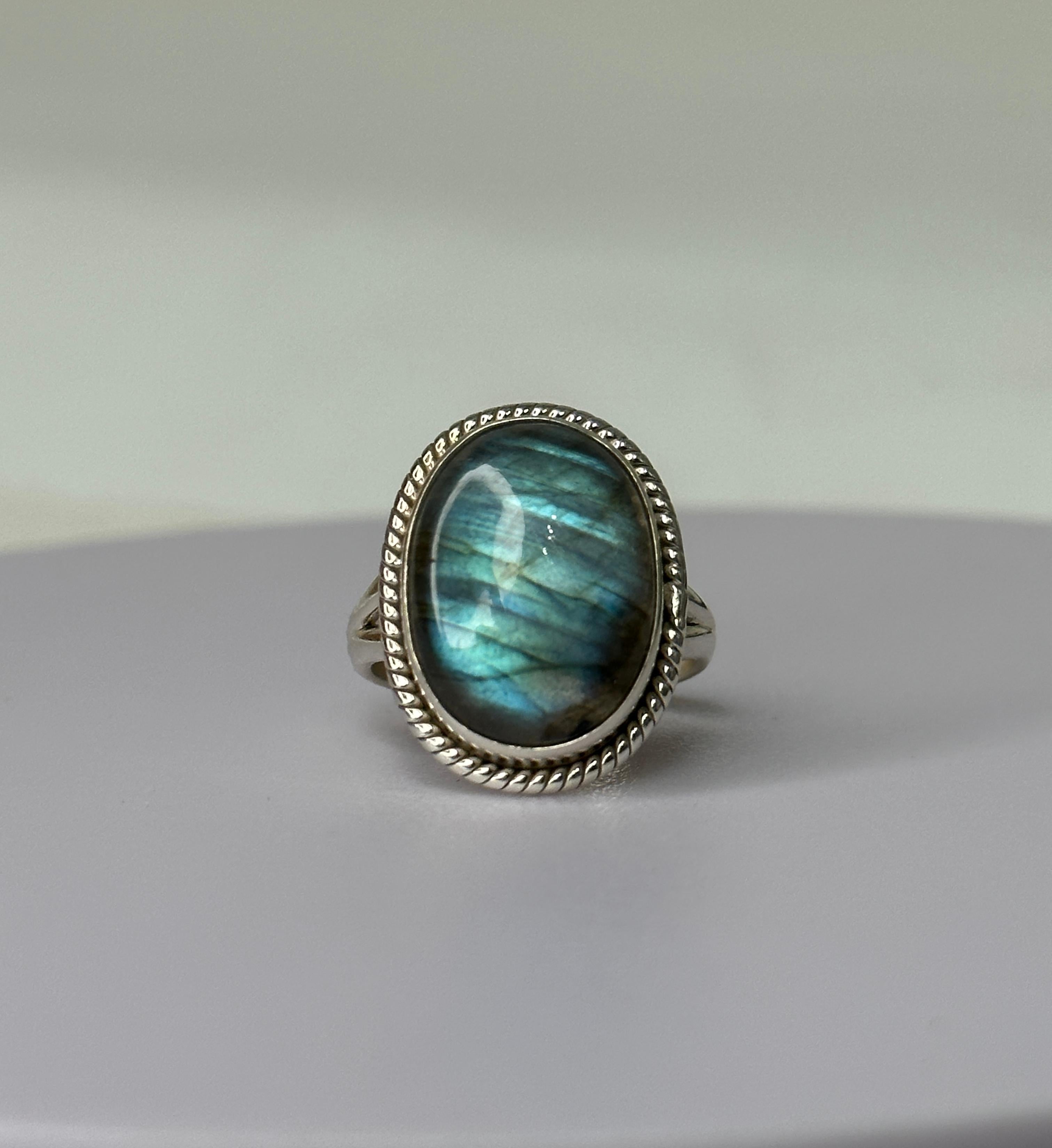 Contemporary Sleek Labradorite 925 Sterling Silver Ring For Sale
