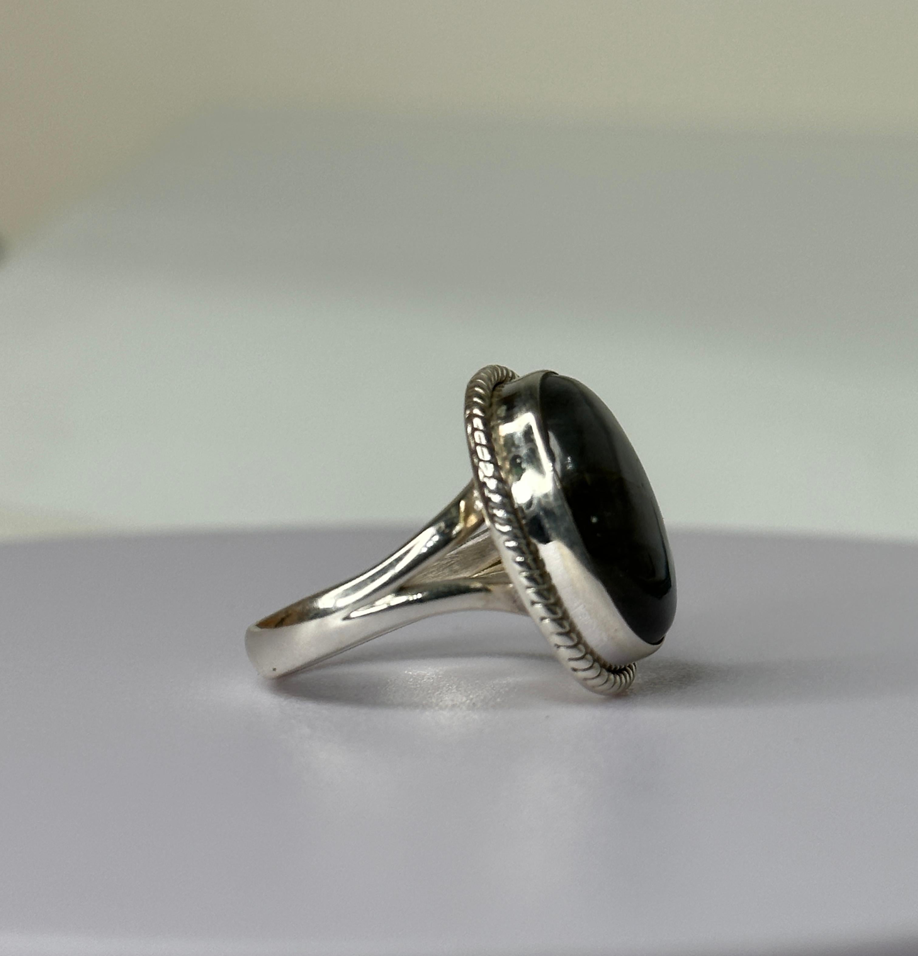Cabochon Sleek Labradorite 925 Sterling Silver Ring For Sale