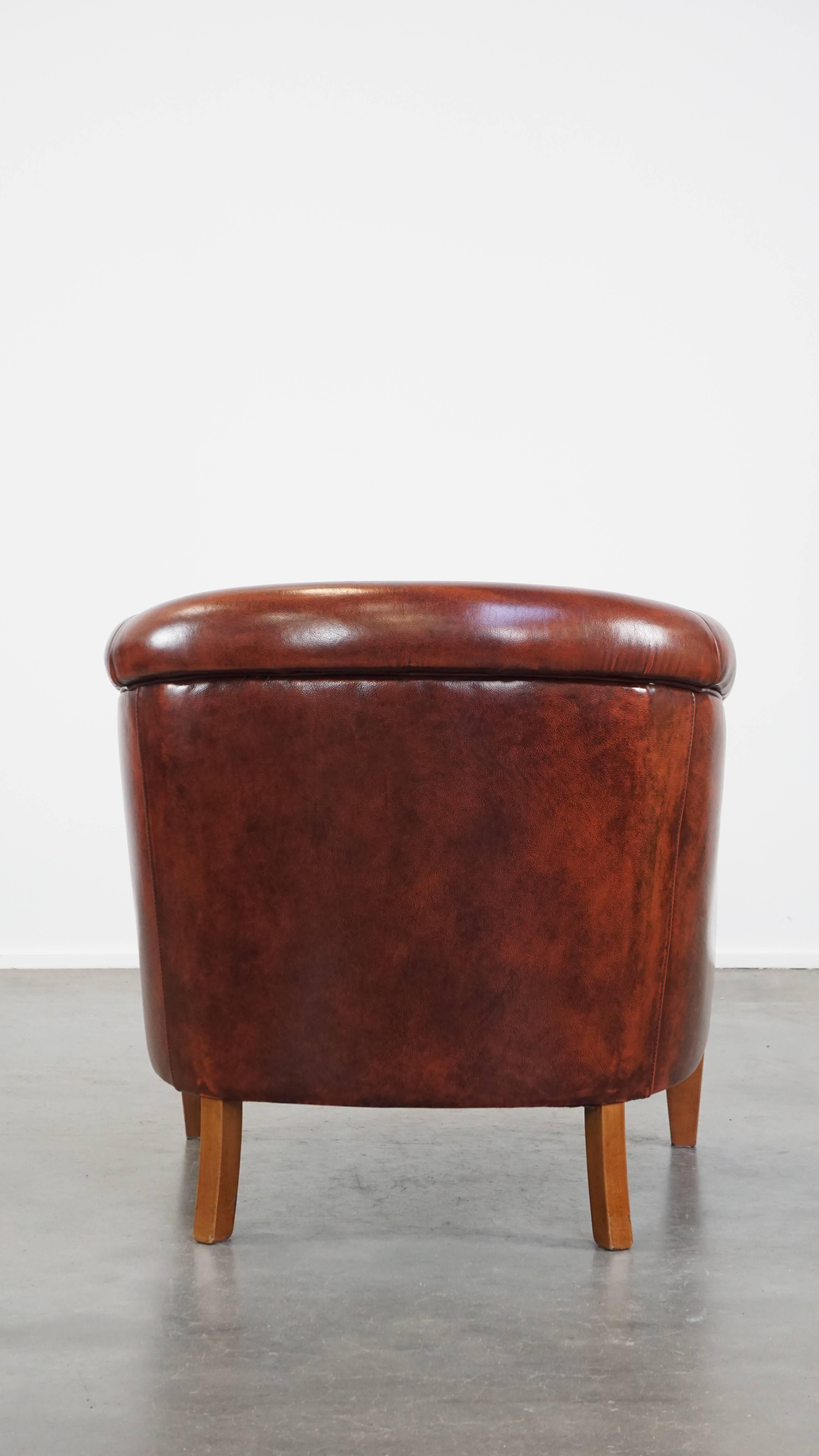 Sleek, luxurious cow leather oxblood red club chair in good condition In Good Condition For Sale In Harderwijk, NL