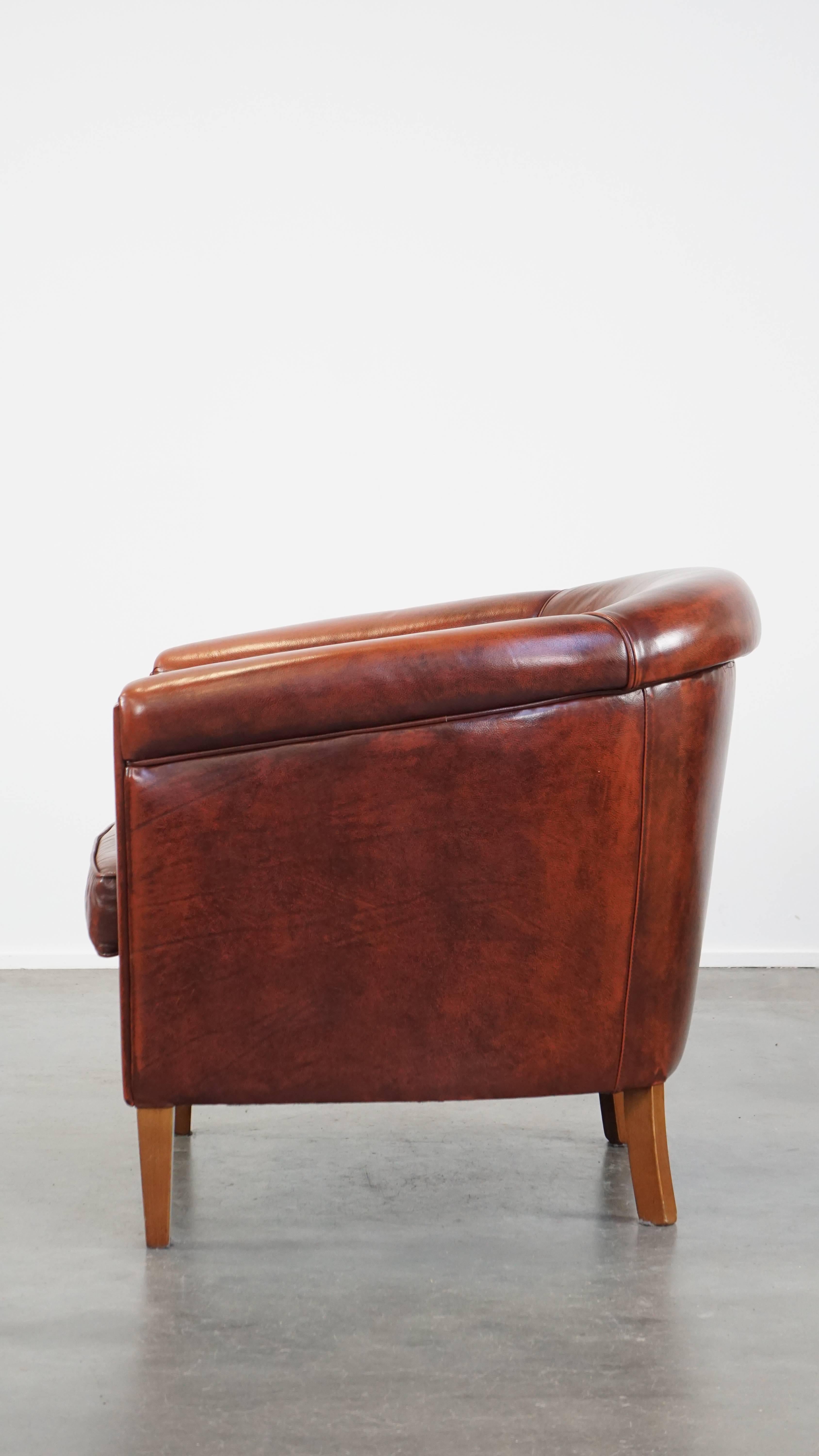 20th Century Sleek, luxurious cow leather oxblood red club chair in good condition For Sale