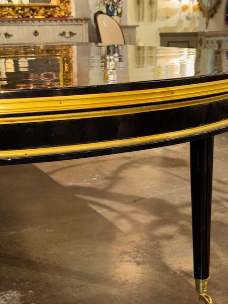 Elegante mesa de comedor Maison Jansen Manner lacada en negro piano con detalles de latón 1
