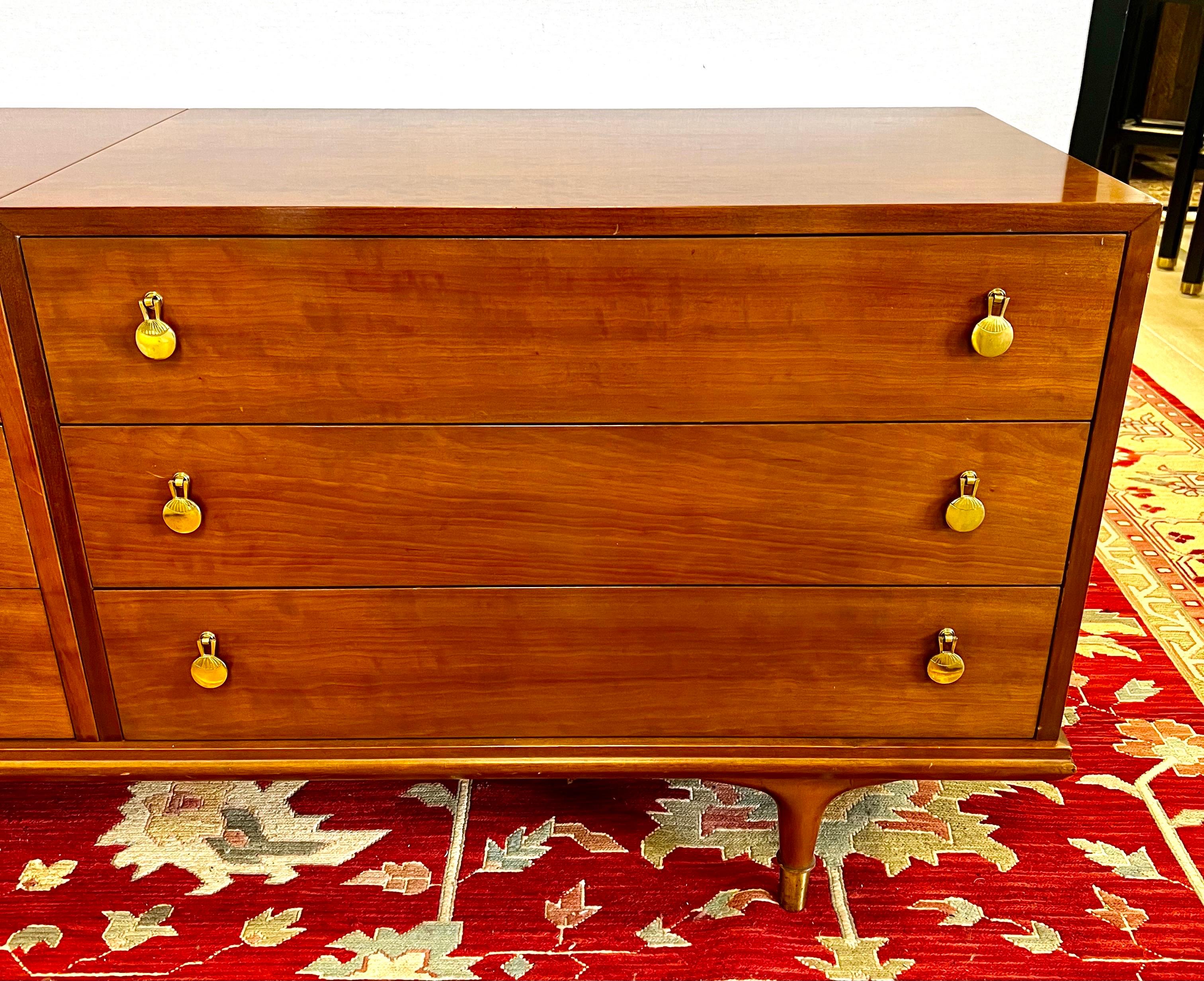 Sleek Mid Century John Stuart Six Drawer Dresser In Good Condition For Sale In West Hartford, CT