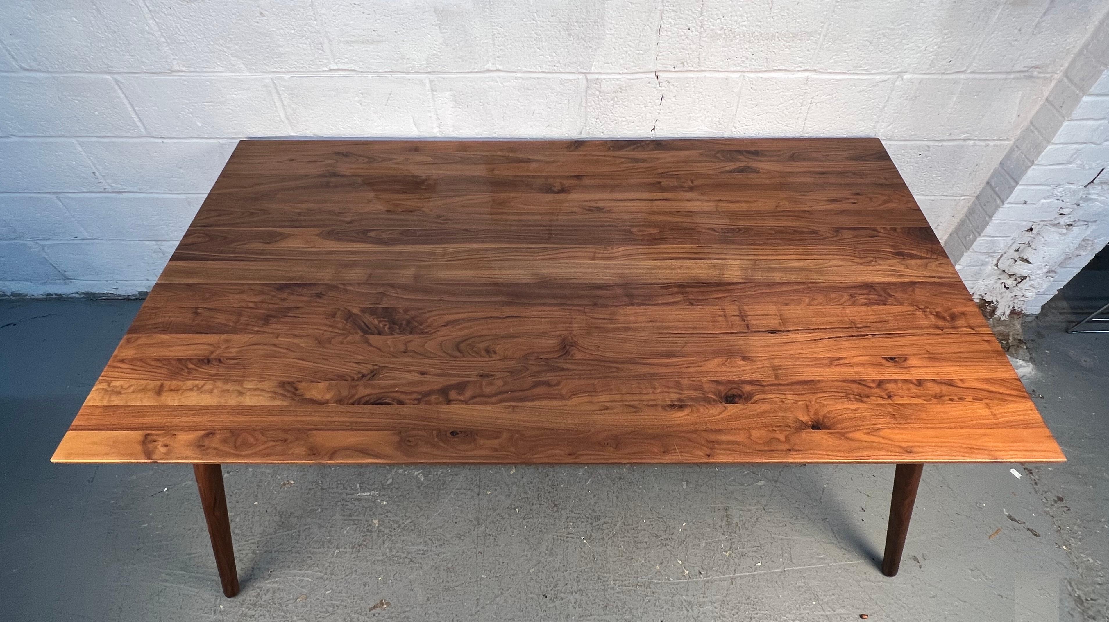 Mid-Century Modern Table de salle à manger élégante et moderne du milieu du siècle en vente