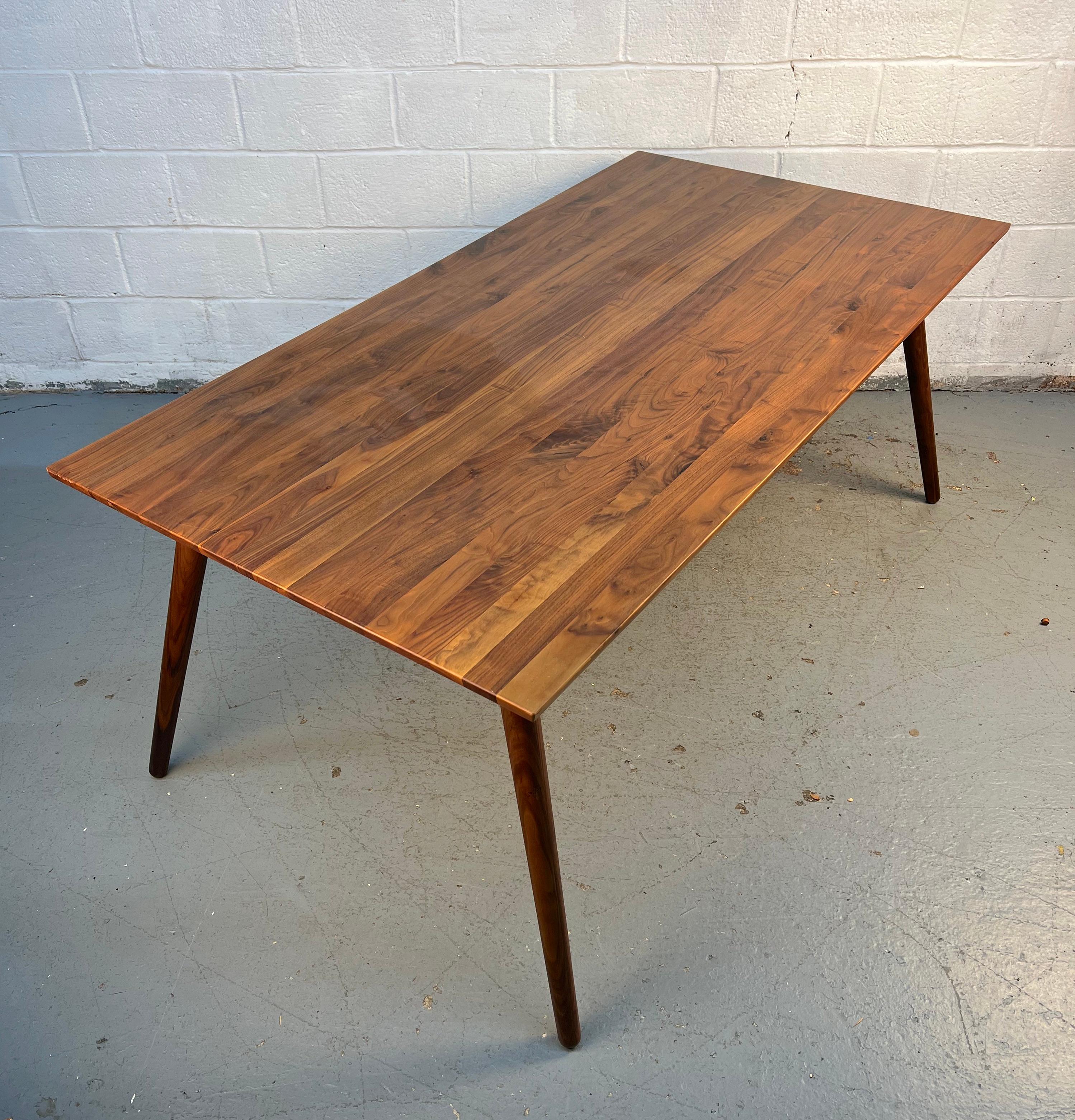 Table de salle à manger élégante et moderne du milieu du siècle Bon état - En vente à Brooklyn, NY