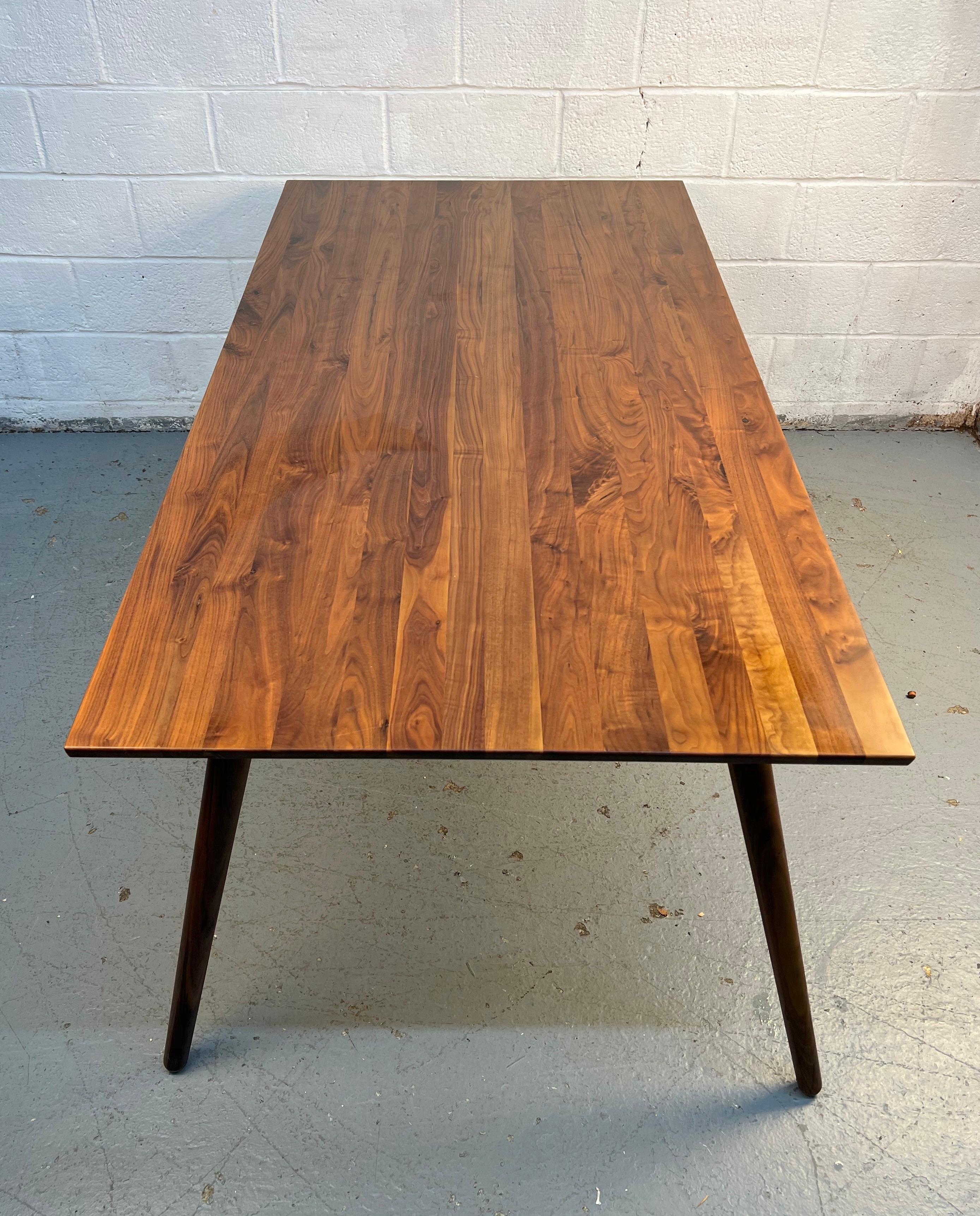 Table de salle à manger élégante et moderne du milieu du siècle en vente 2
