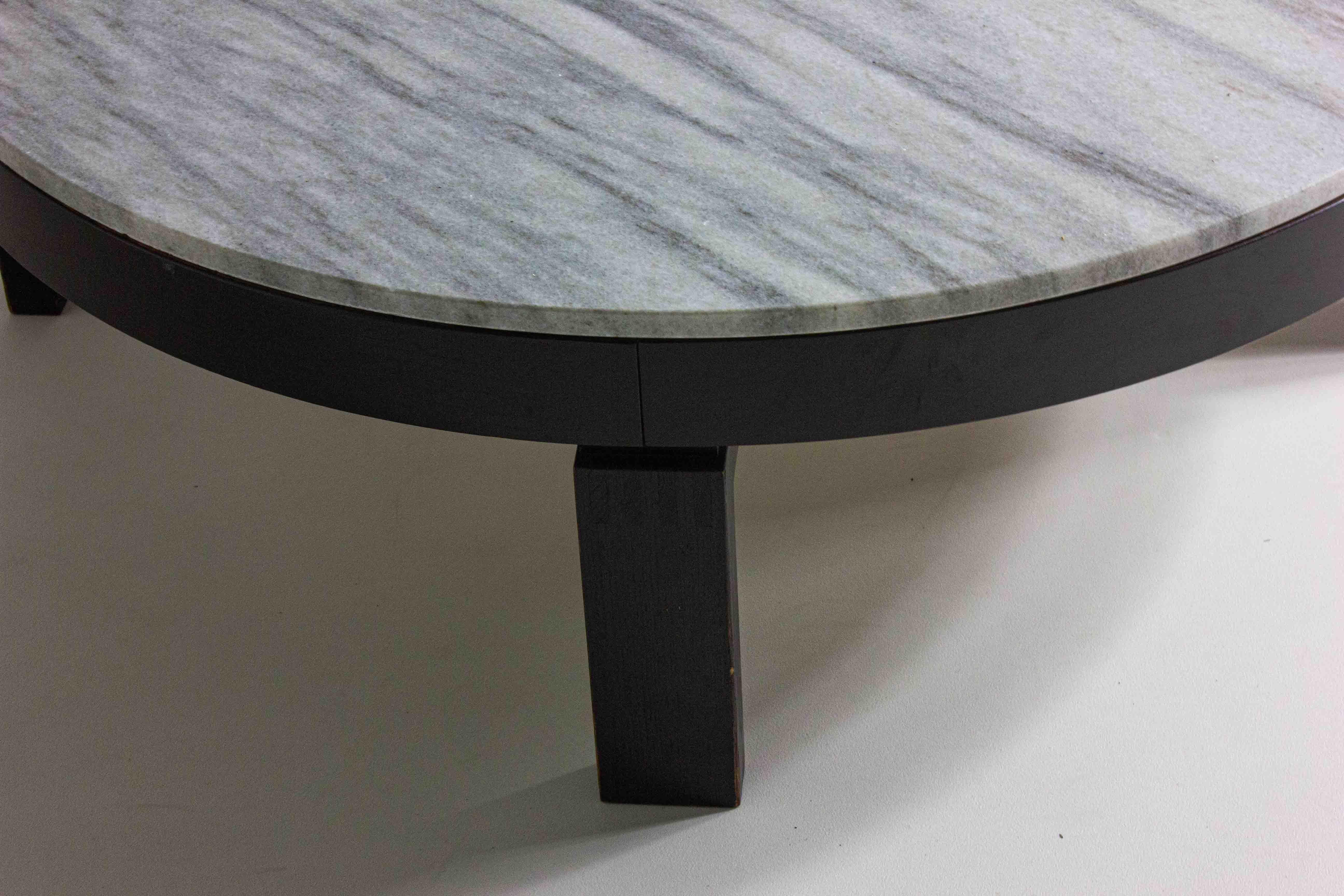 Sleek mid-century round marble coffee table, 1960s For Sale 3