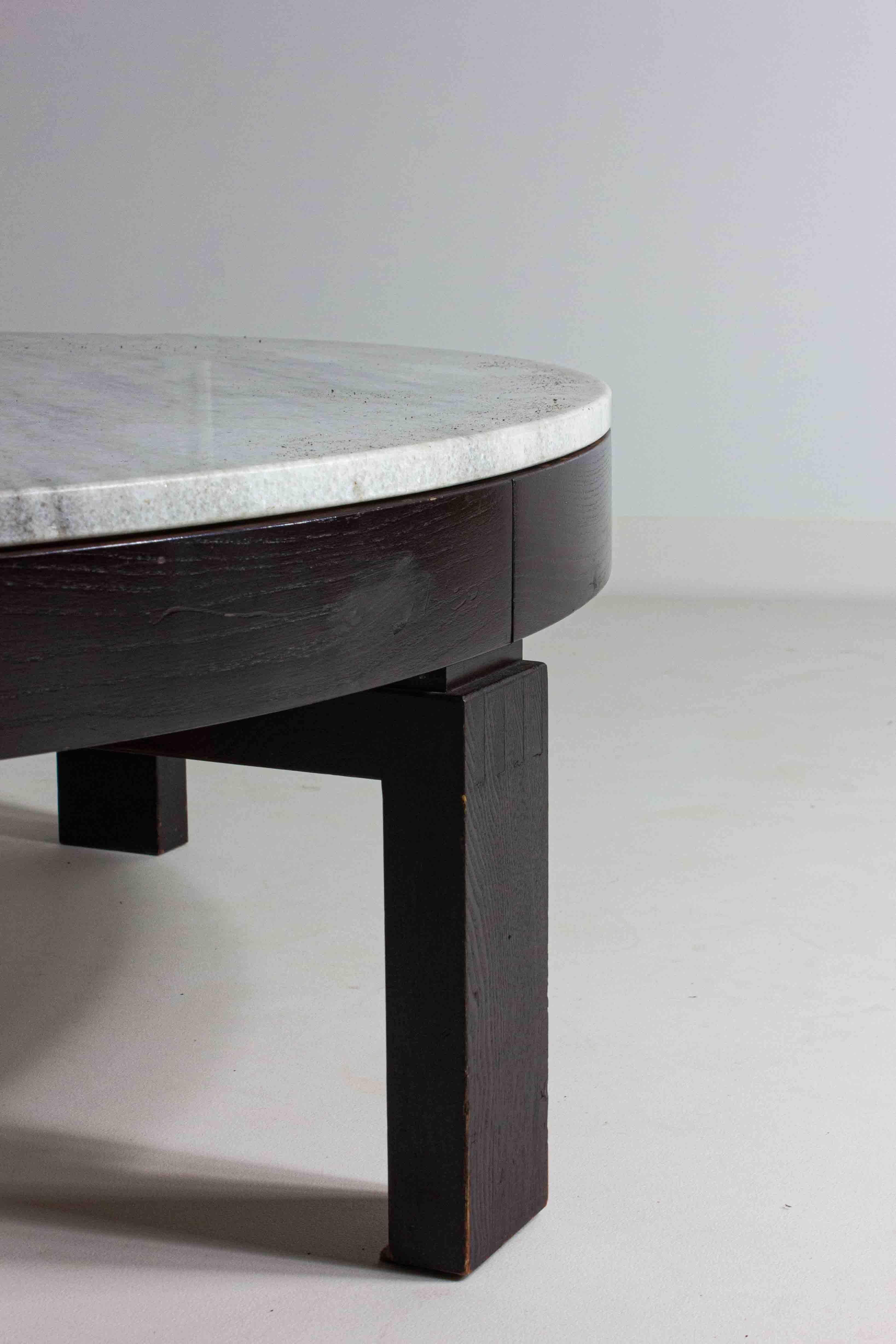 Sleek mid-century round marble coffee table, 1960s For Sale 6