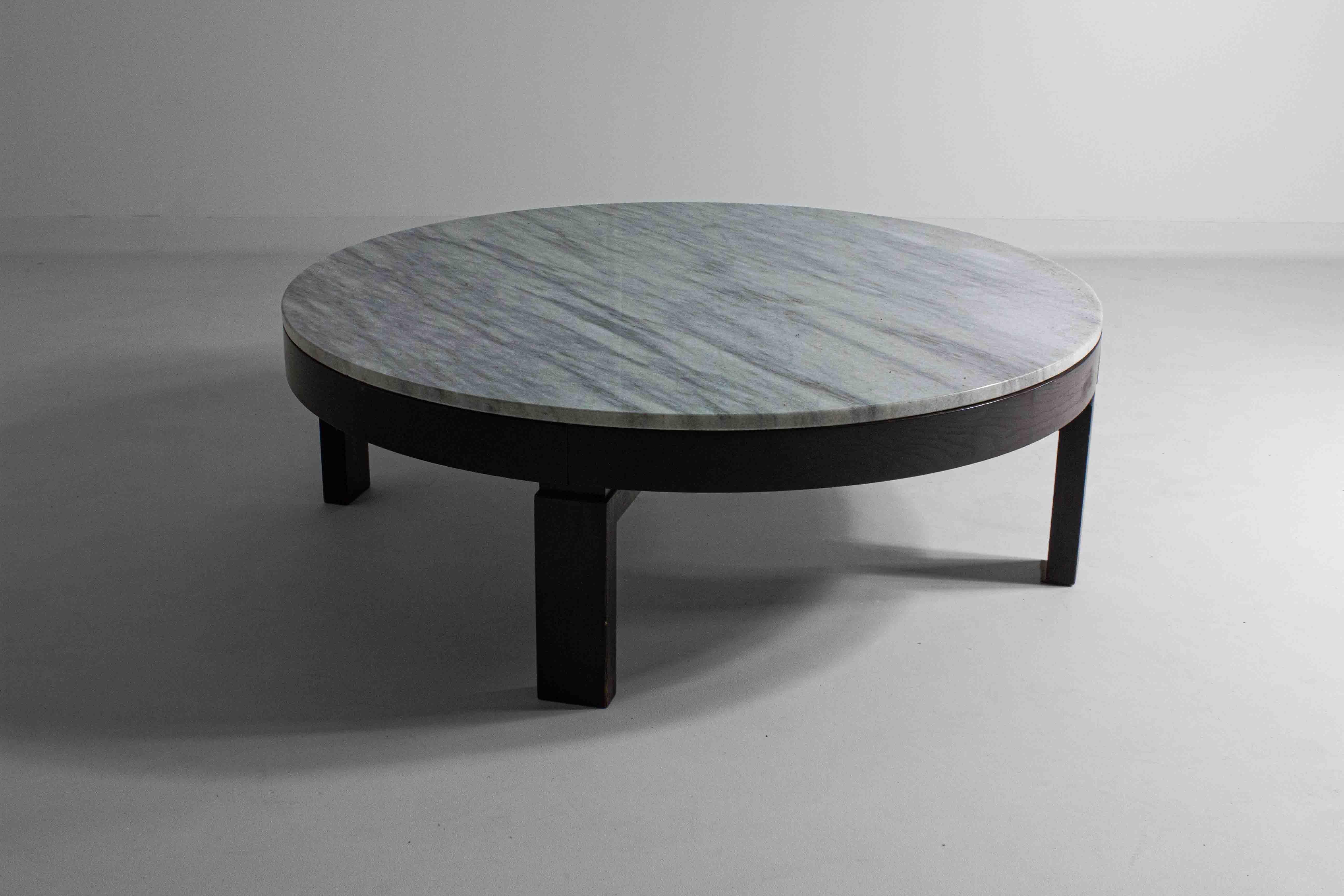 Sleek mid-century round marble coffee table, 1960s For Sale 2