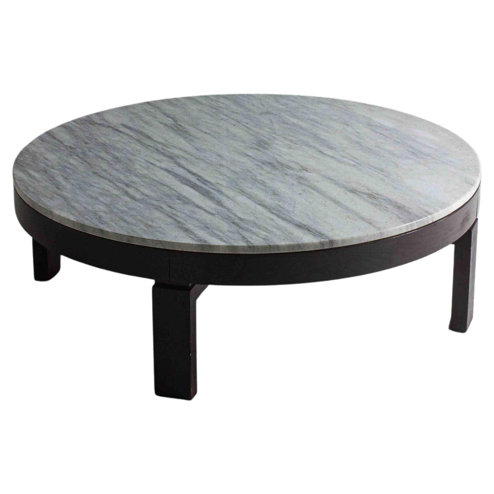 Sleek mid-century round marble coffee table, 1960s For Sale