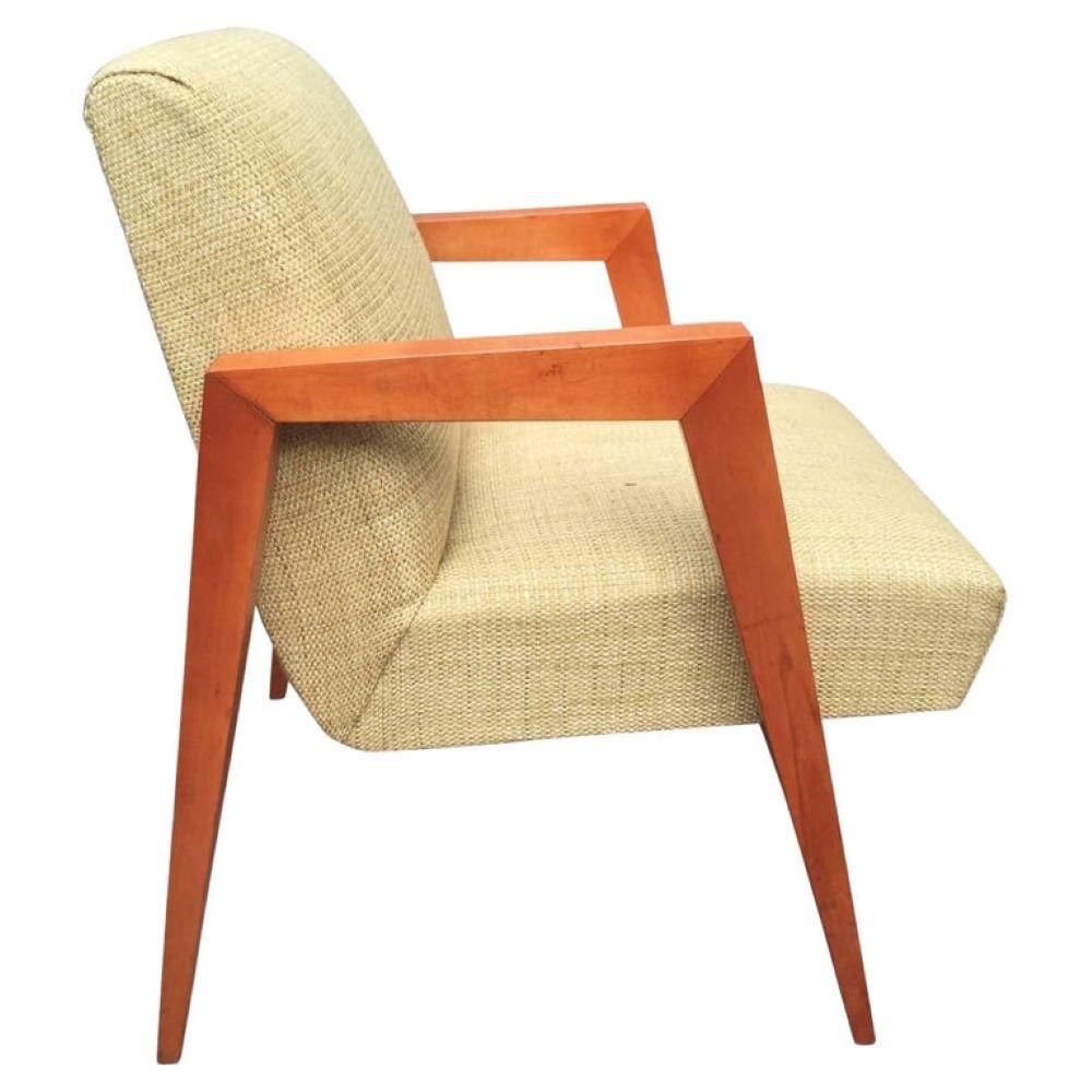 Fauteuil moderne épuré, attribué à AT&T. Robsjohn-Gibbings 

USA, Circa 1950s

Ce fauteuil moderne et élégant, attribué au célèbre designer AT&T. Robsjohn-Gibbings, capture l'élégance raffinée et les lignes minimalistes caractéristiques du design du