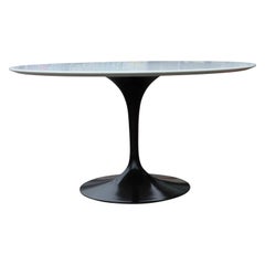 Sleek Modern Black and White Knoll Round Tulip Dining Table